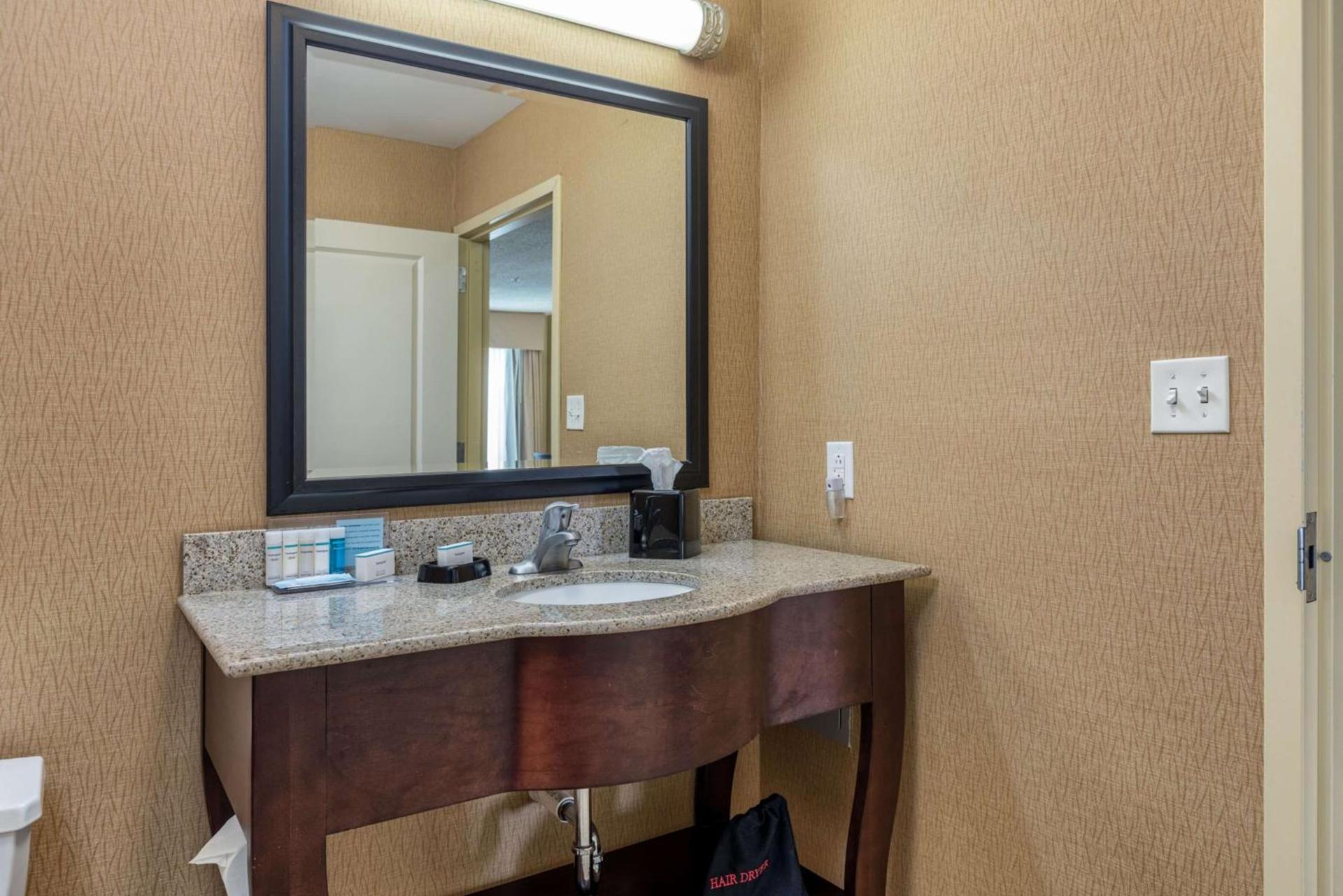 Hampton Inn Owensboro photo 35