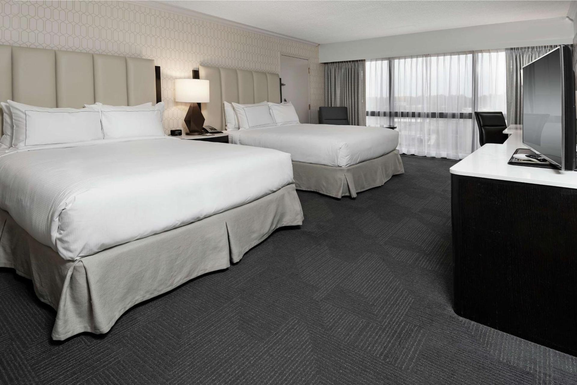 Hilton Greenville photo 17