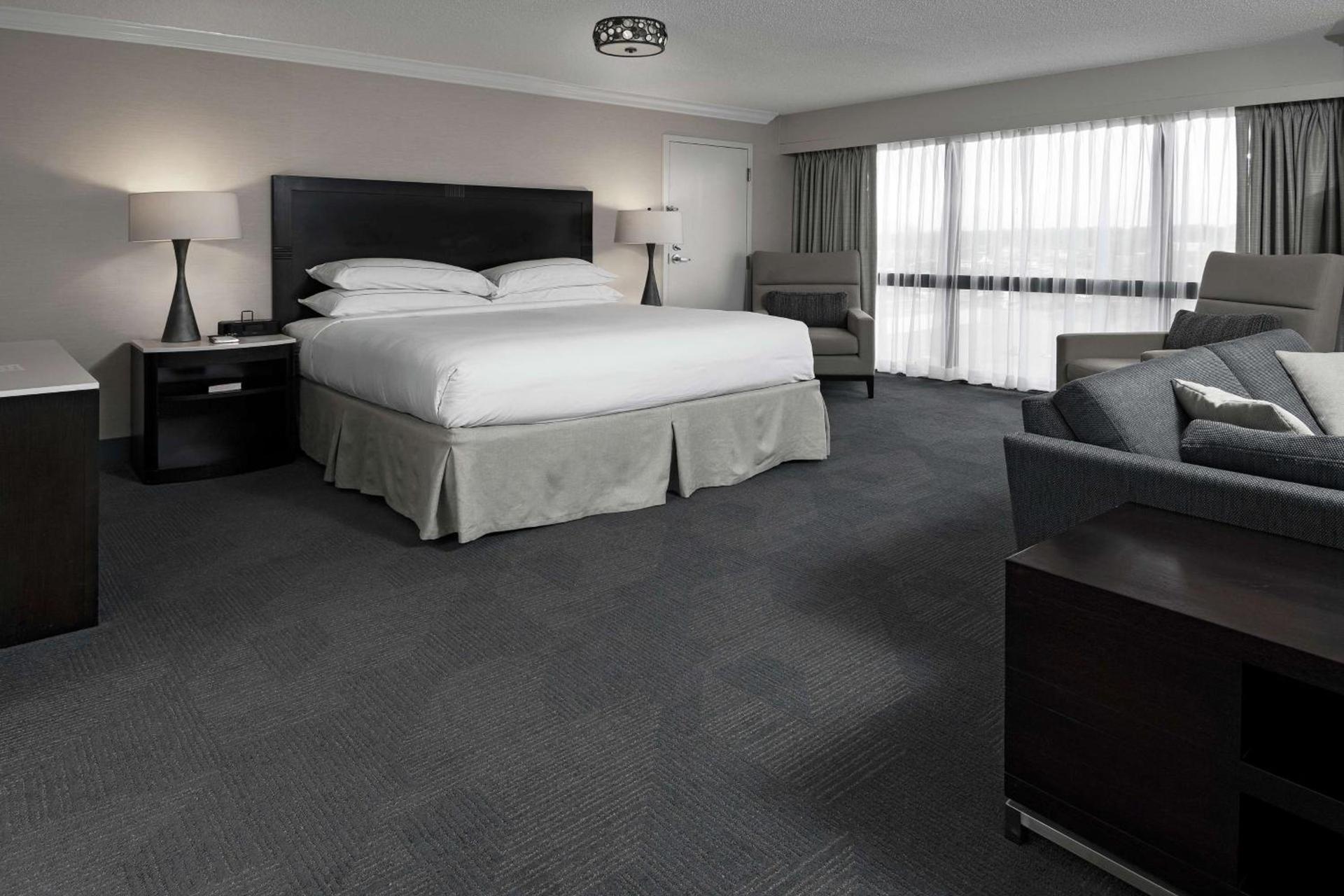 Hilton Greenville photo 15