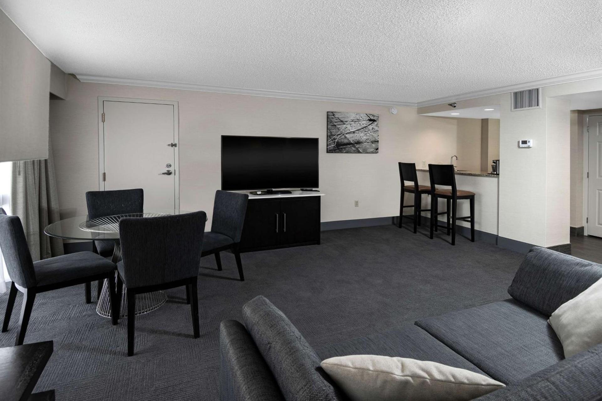 Hilton Greenville photo 14