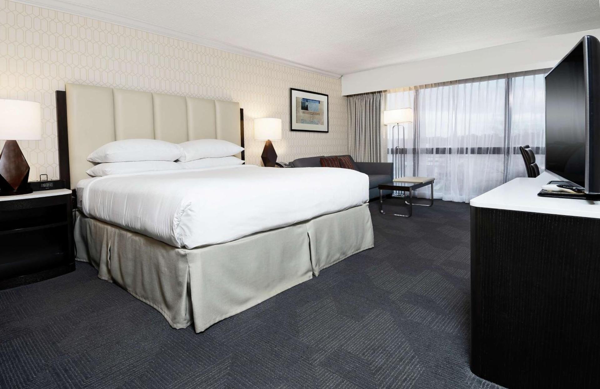 Hilton Greenville photo 24