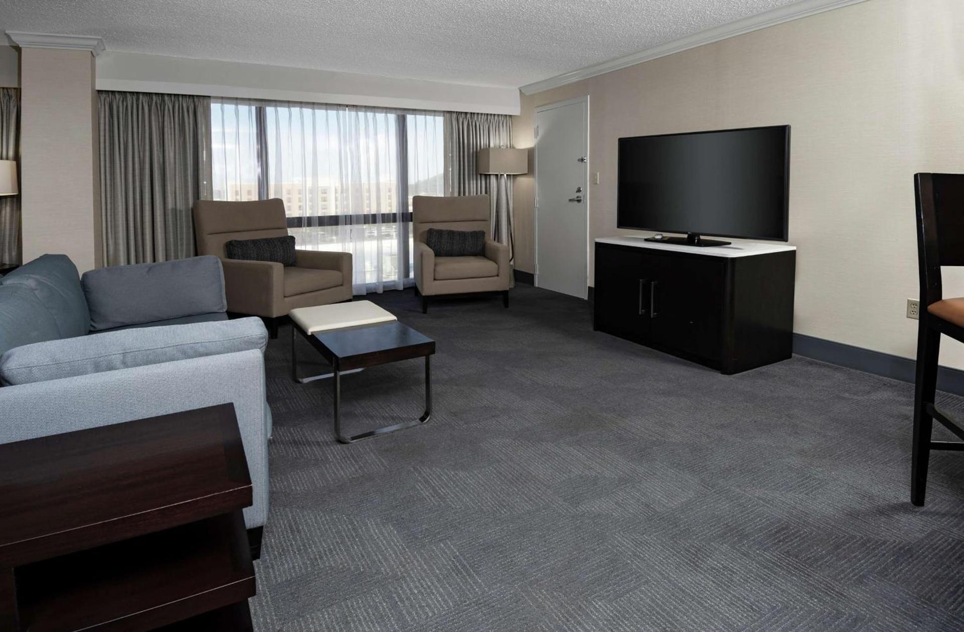 Hilton Greenville photo 29