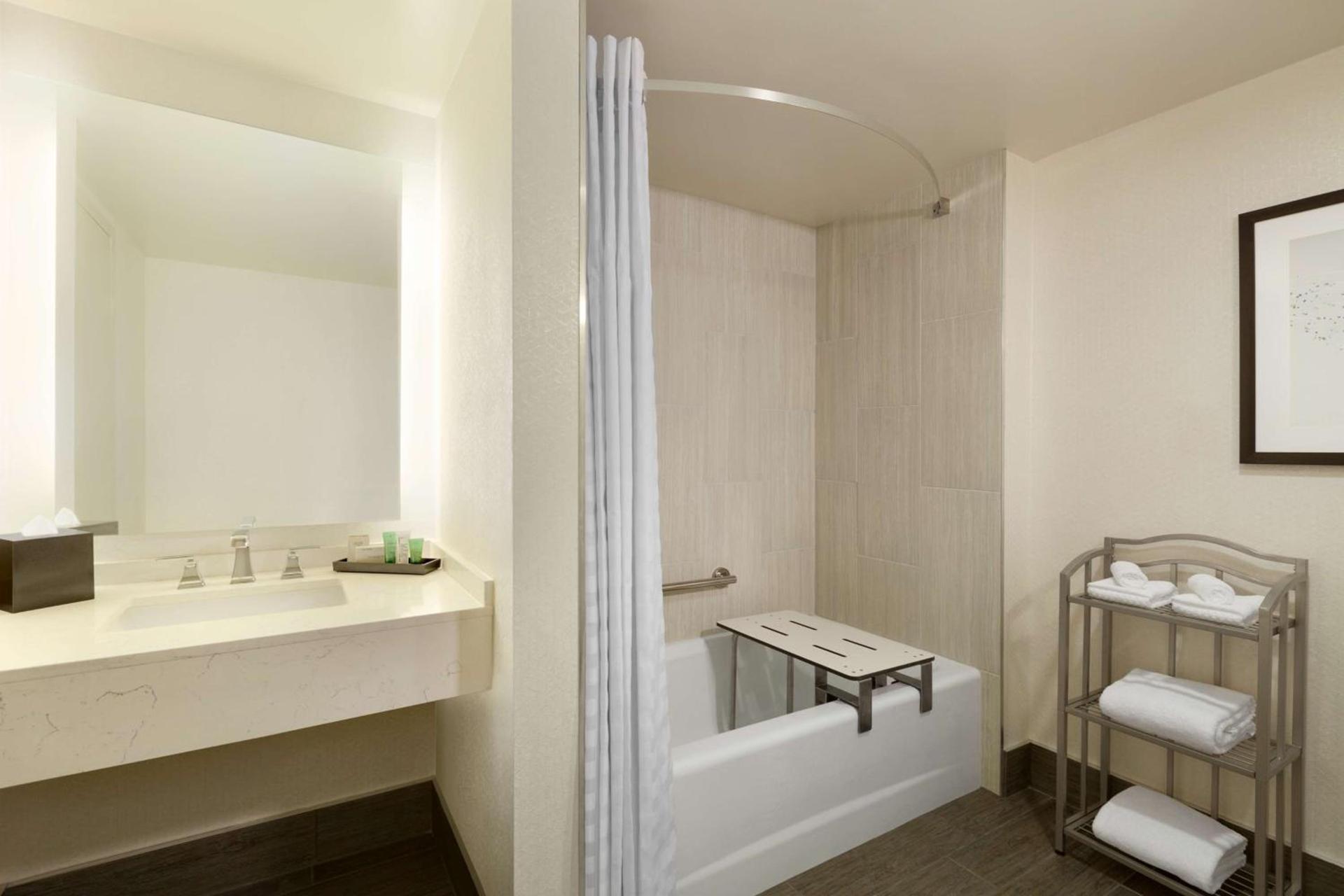 Hilton Greenville photo 16