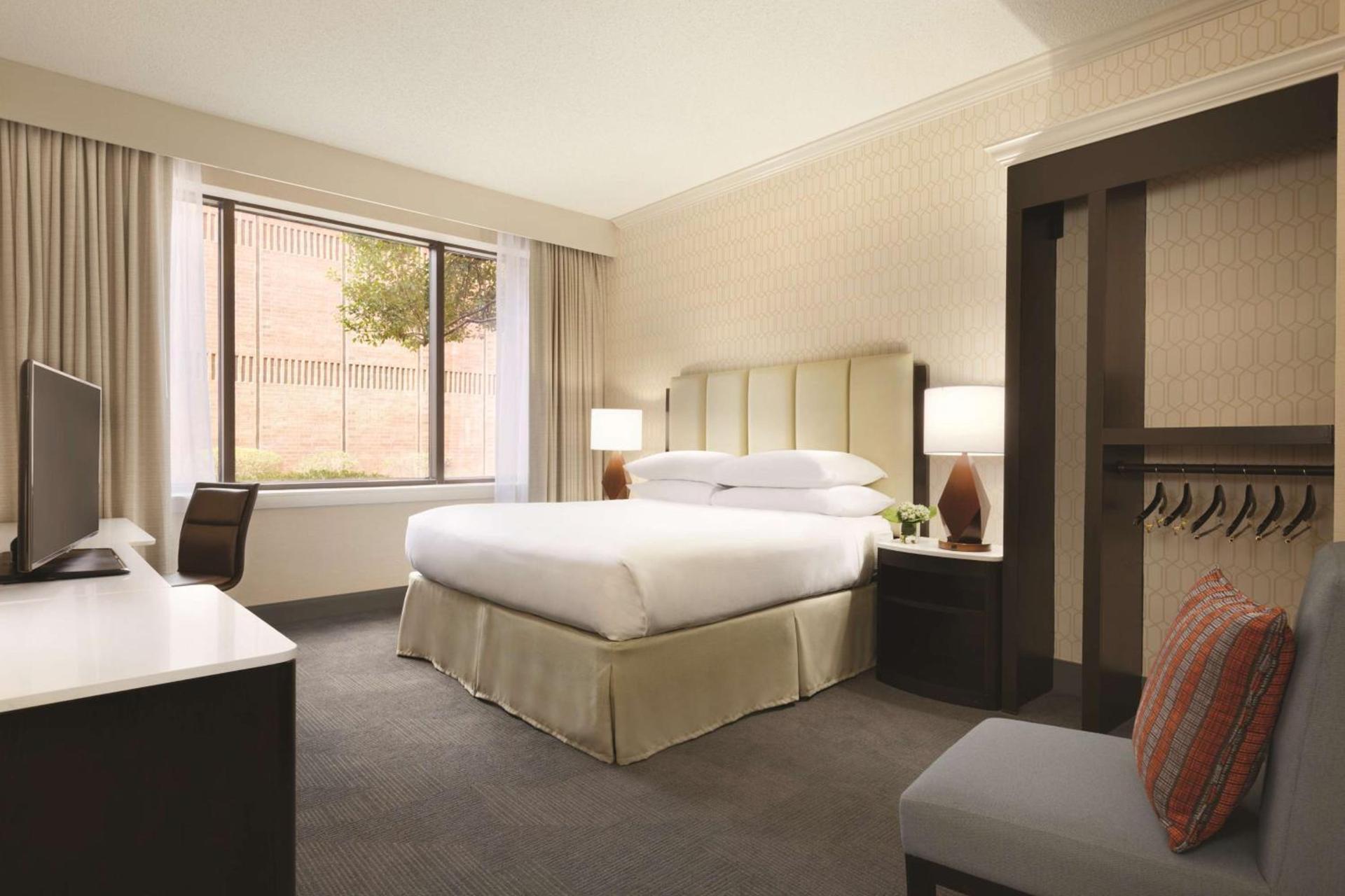Hilton Greenville photo 35