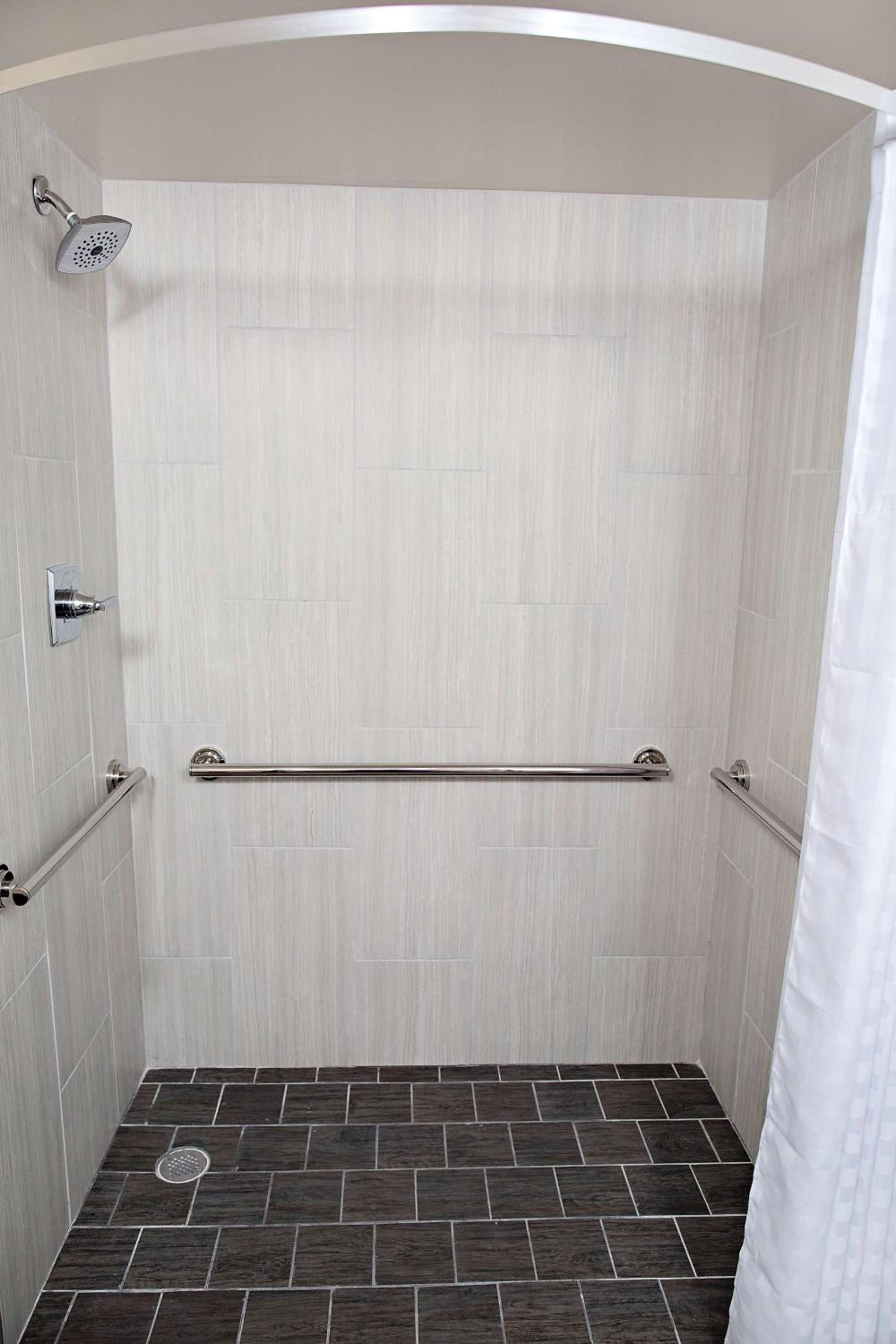 Hilton Greenville photo 33
