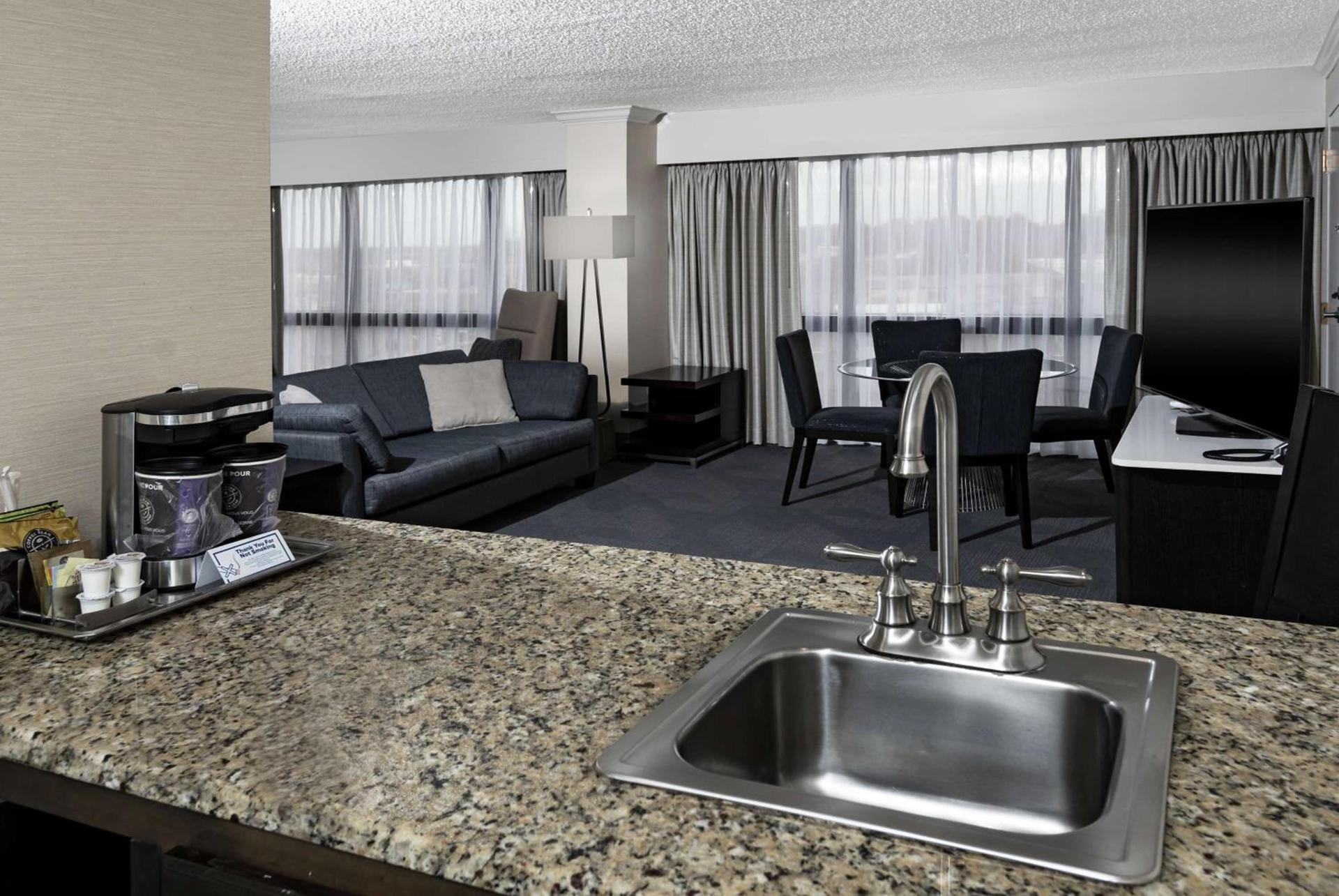 Hilton Greenville photo 30
