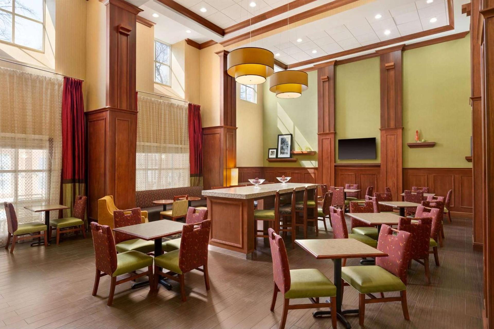 Hampton Inn & Suites Williamsburg Historic District photo 43