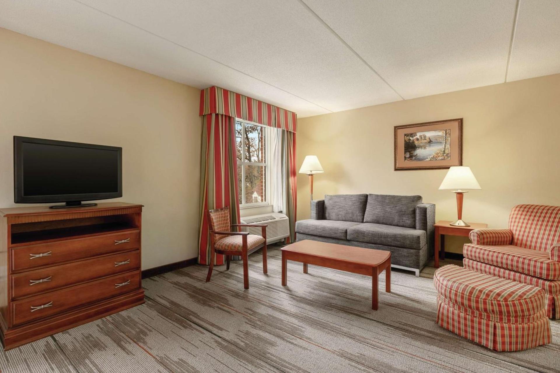 Hampton Inn & Suites Williamsburg Historic District photo 35