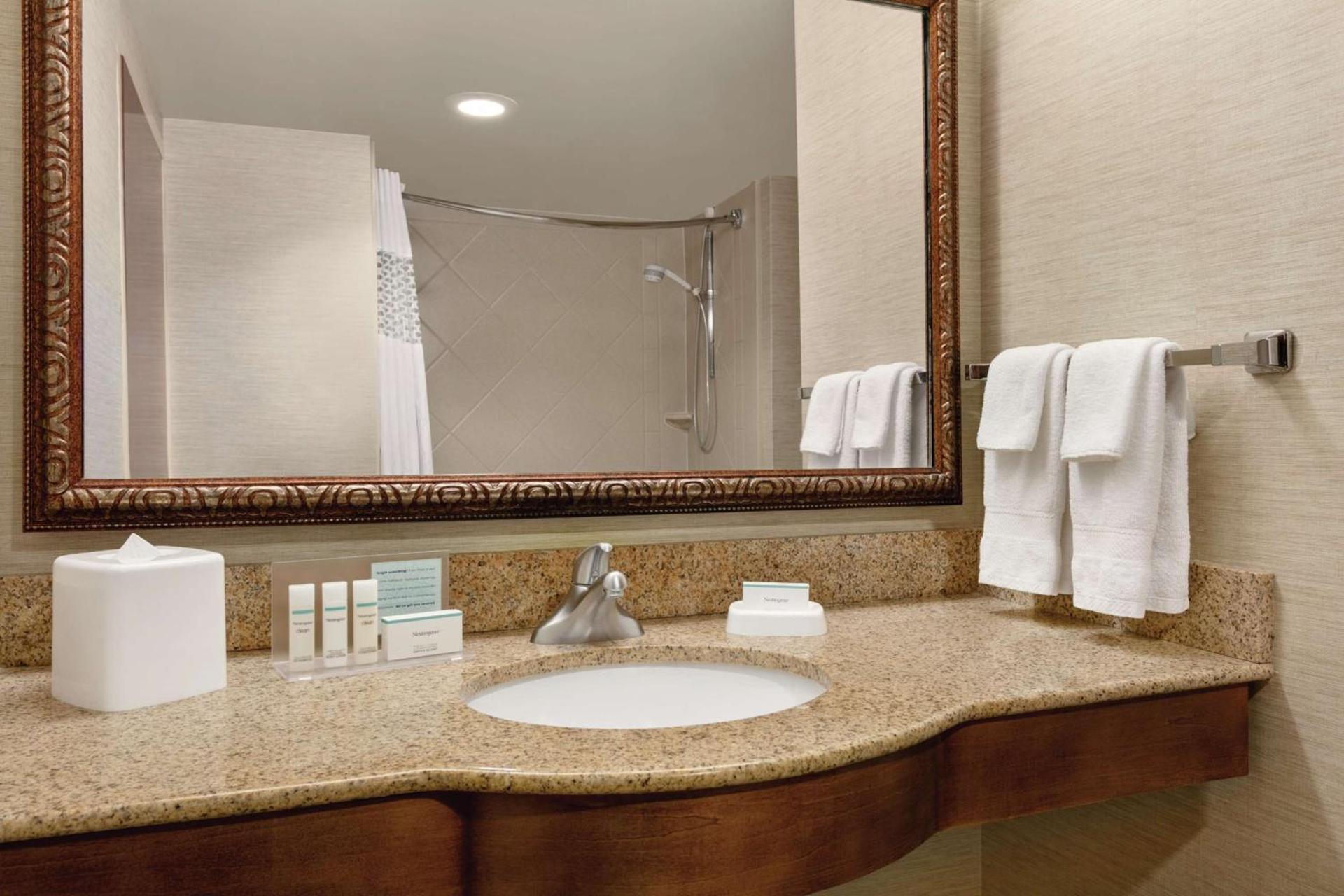 Hampton Inn & Suites Williamsburg Historic District photo 42