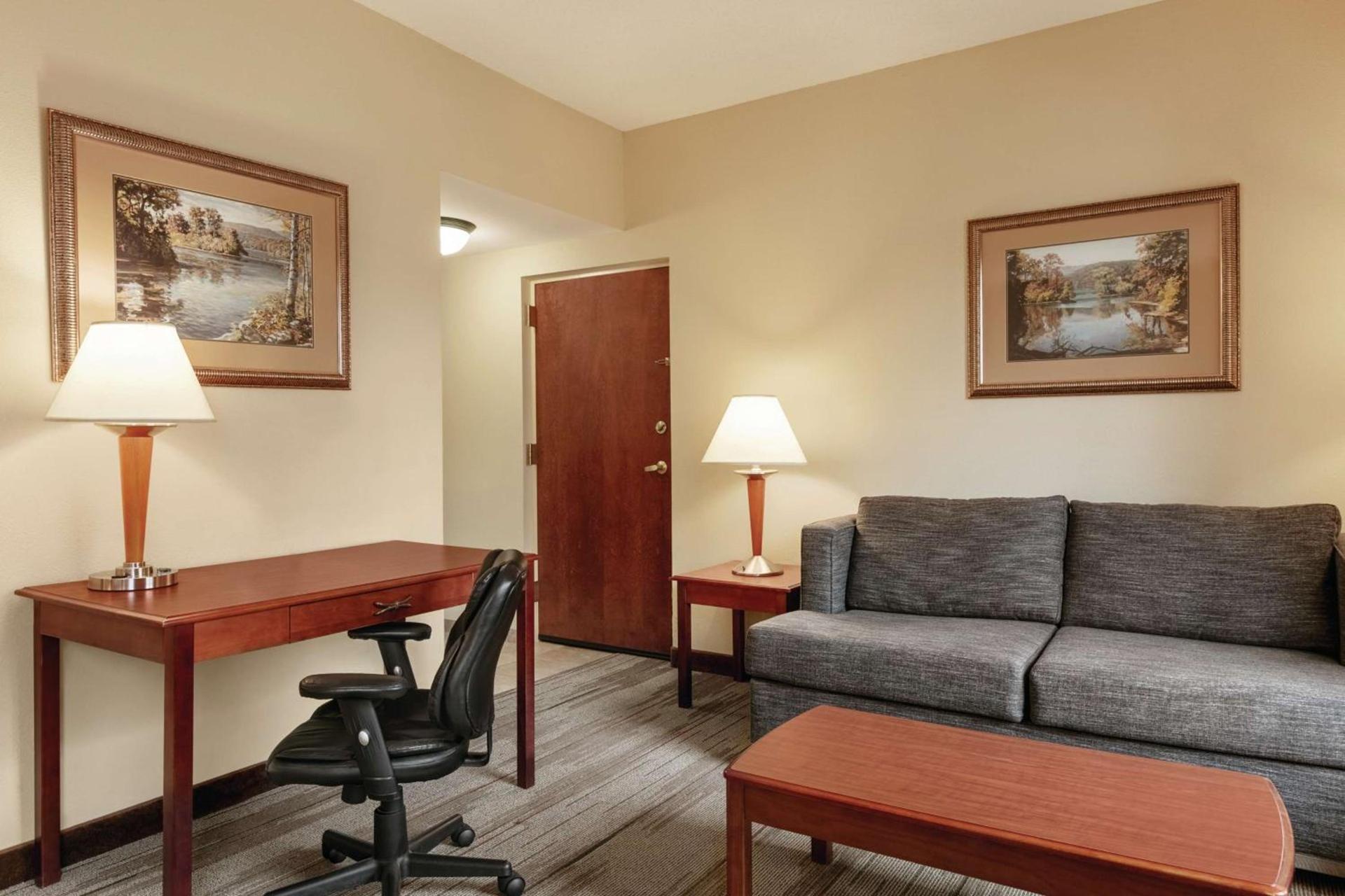Hampton Inn & Suites Williamsburg Historic District photo 45