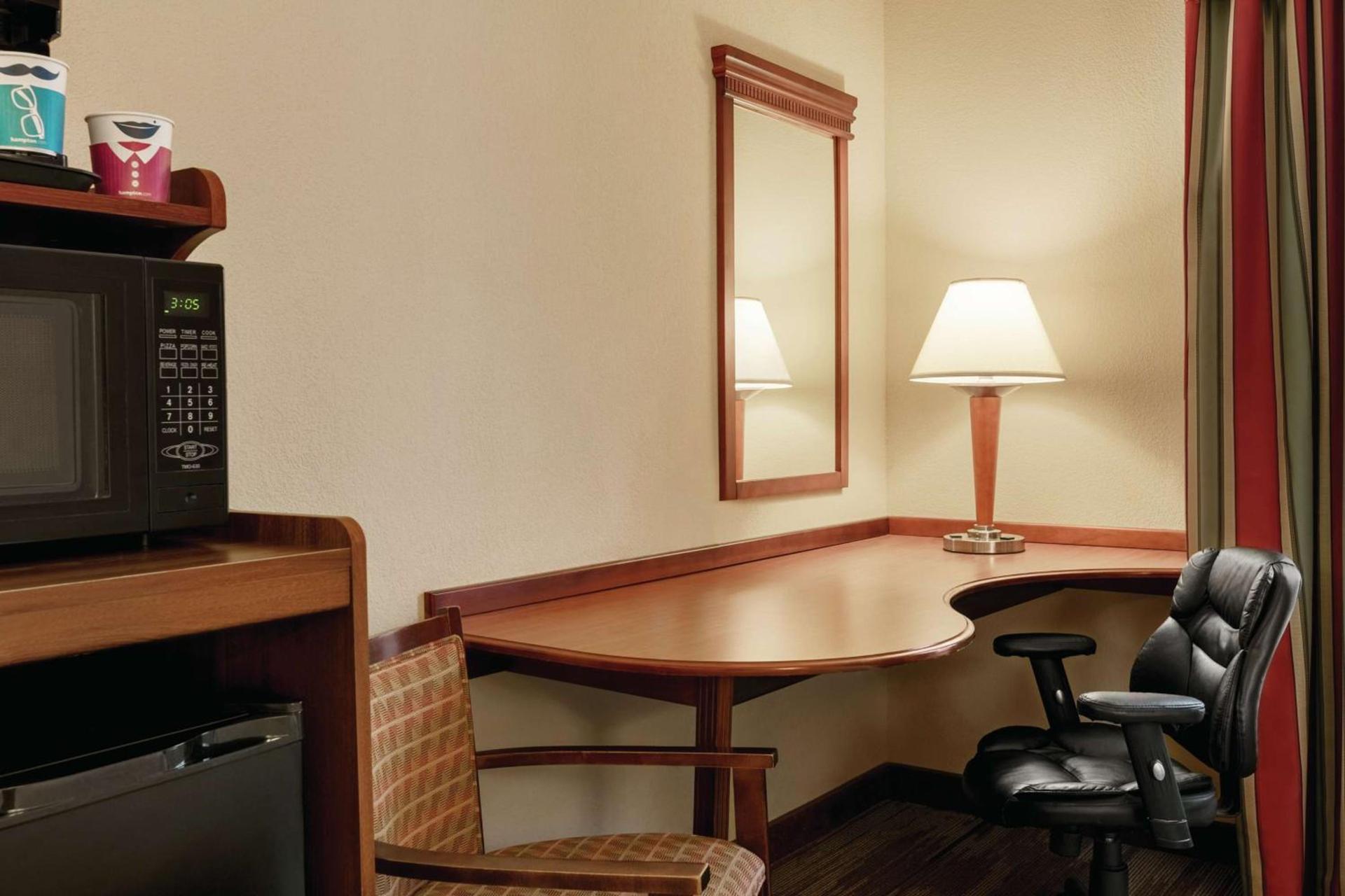 Hampton Inn & Suites Williamsburg Historic District photo 12
