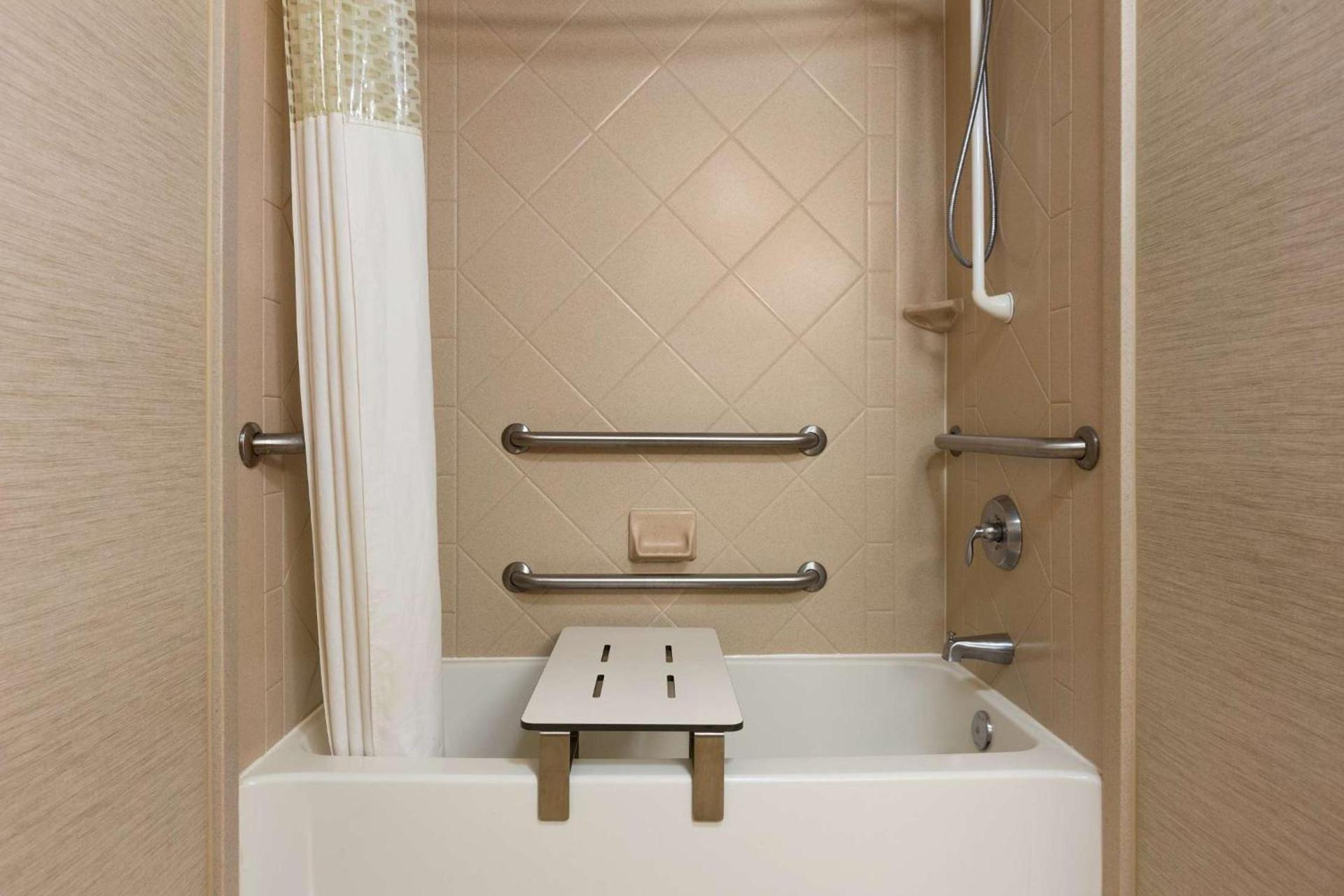 Hampton Inn & Suites Williamsburg Historic District photo 41