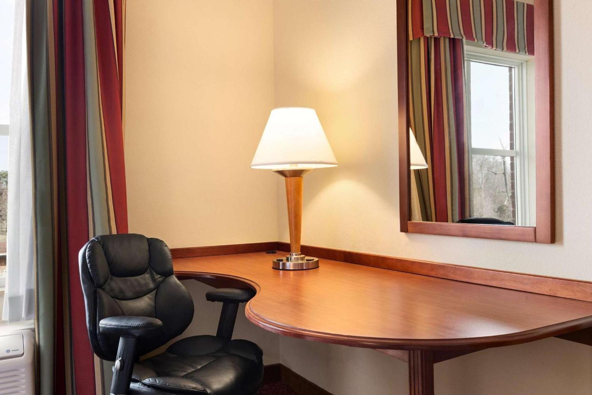 Hampton Inn & Suites Williamsburg Historic District photo 32