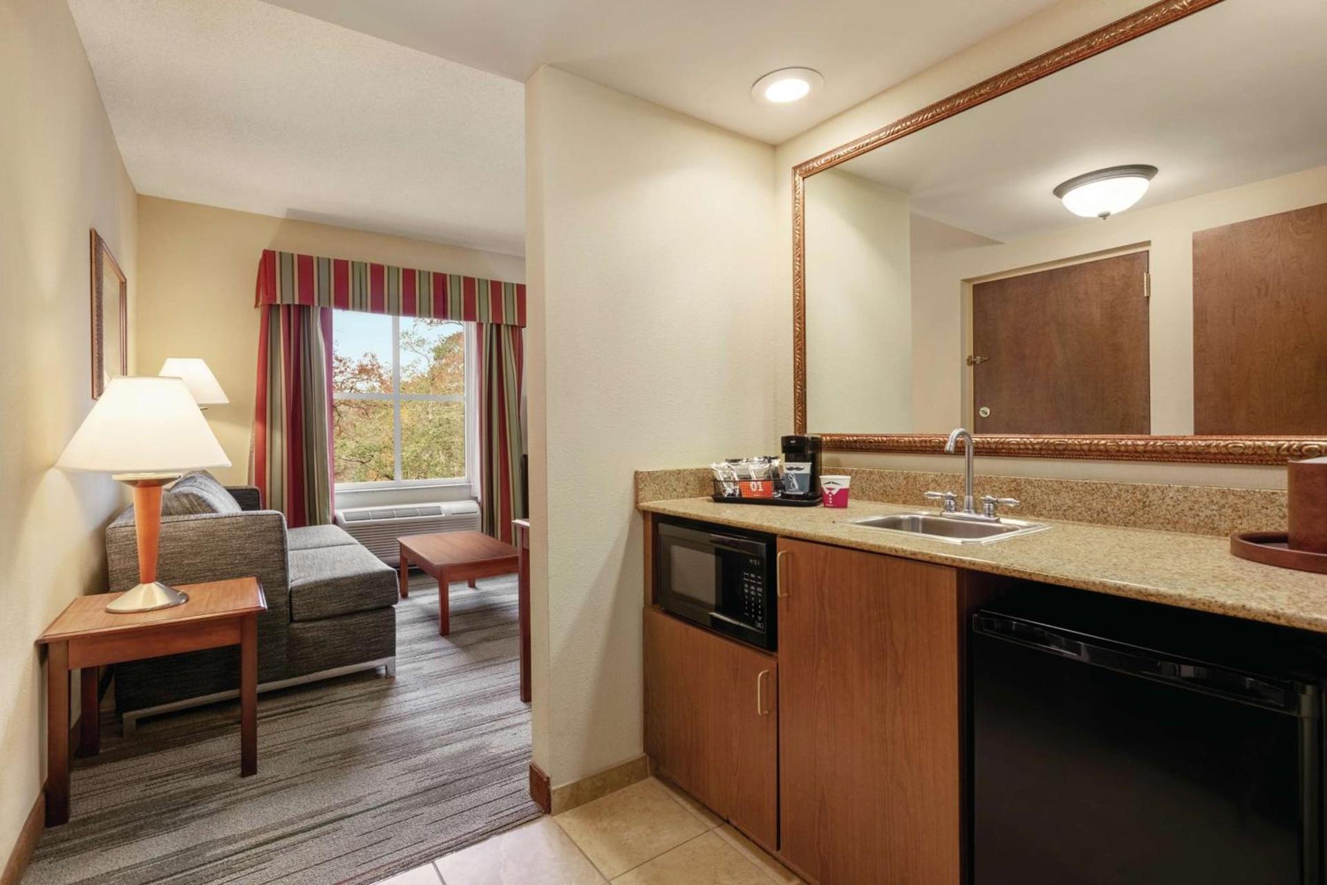 Hampton Inn & Suites Williamsburg Historic District photo 6