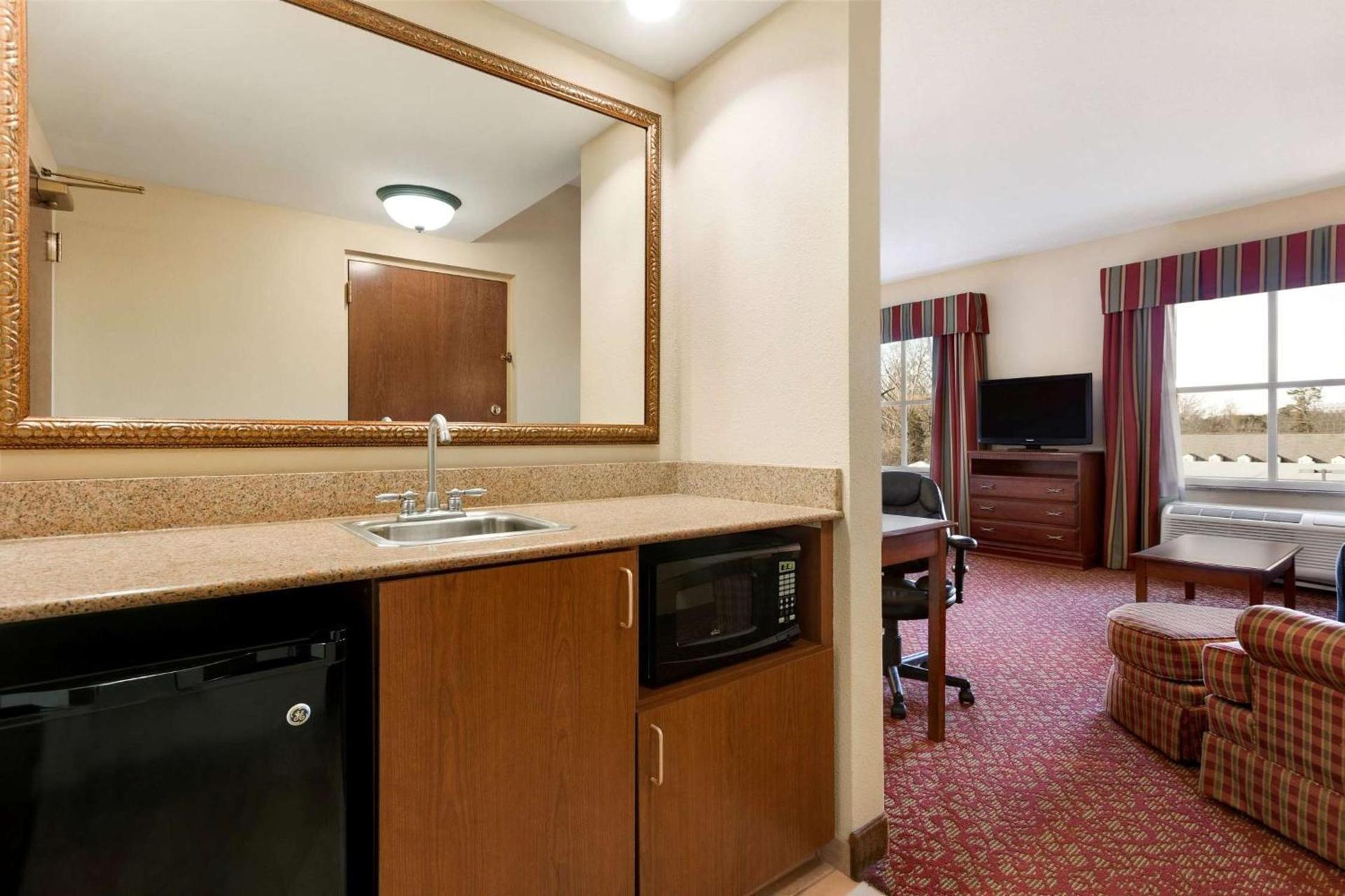 Hampton Inn & Suites Williamsburg Historic District photo 25