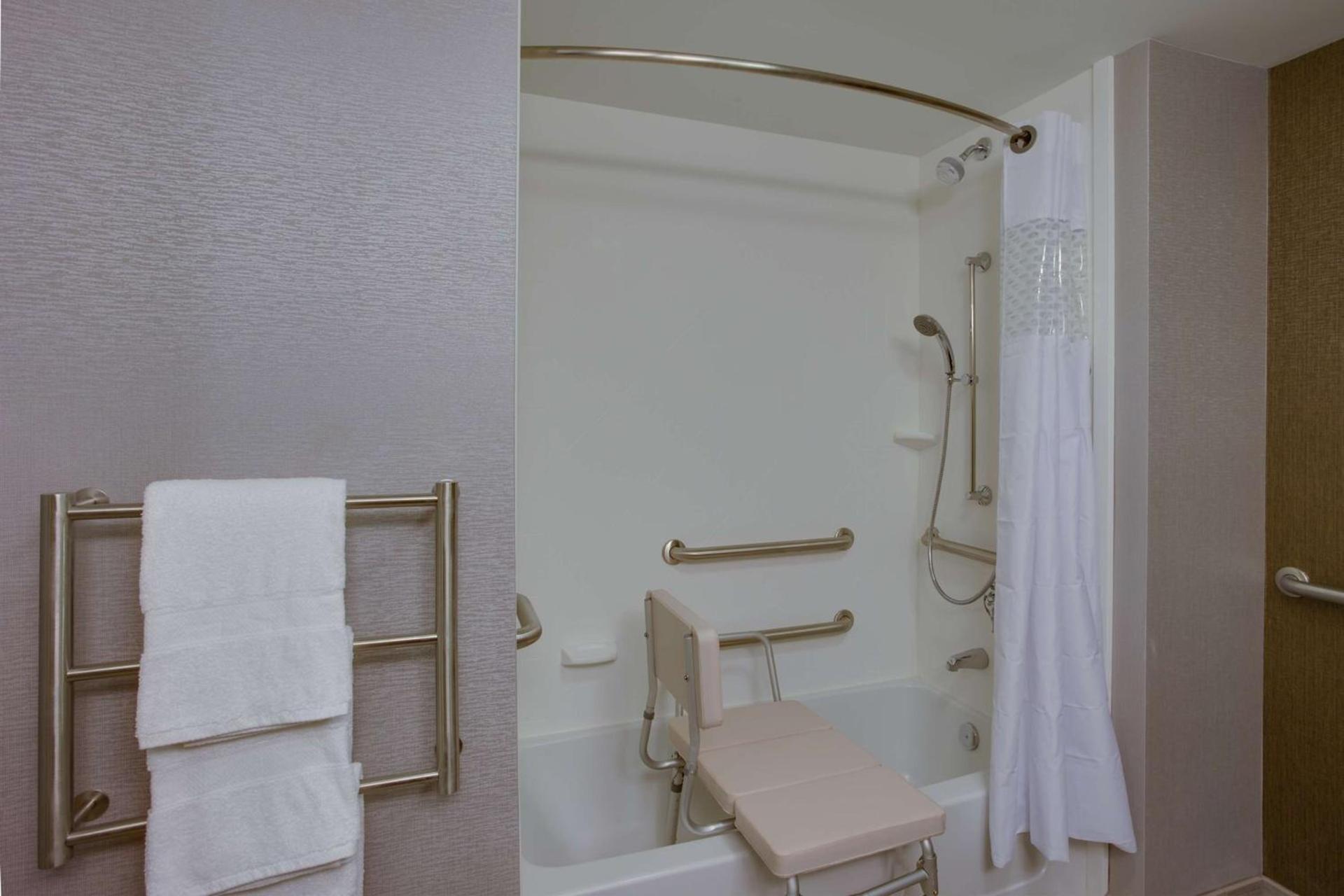 Hampton Inn & Suites Philadelphia/Bensalem photo 24