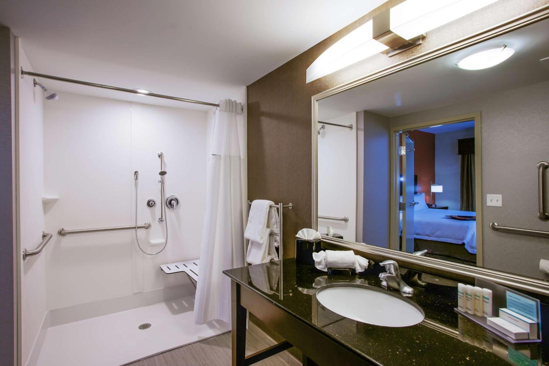 Hampton Inn & Suites Philadelphia/Bensalem photo 26