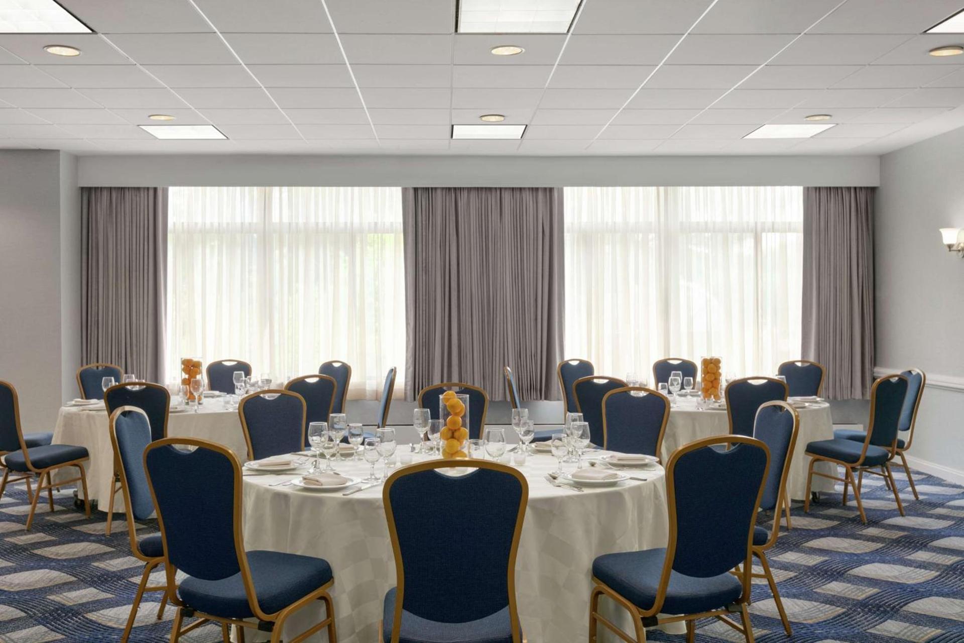 Embassy Suites by Hilton Philadelphia Valley Forge photo 11