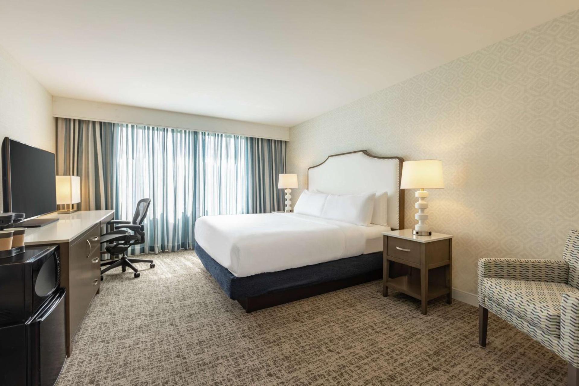 Embassy Suites by Hilton Philadelphia Valley Forge photo 23