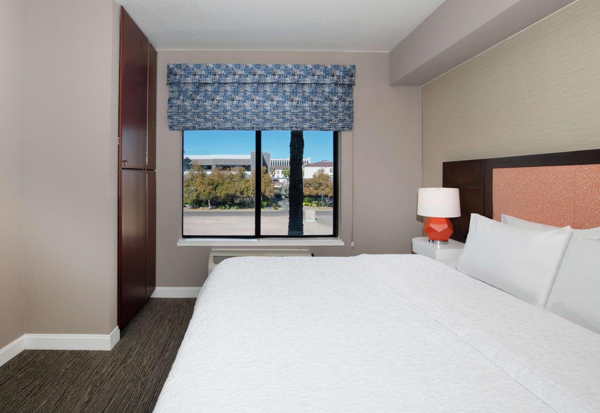 Hampton Inn Phoenix Airport North photo 30