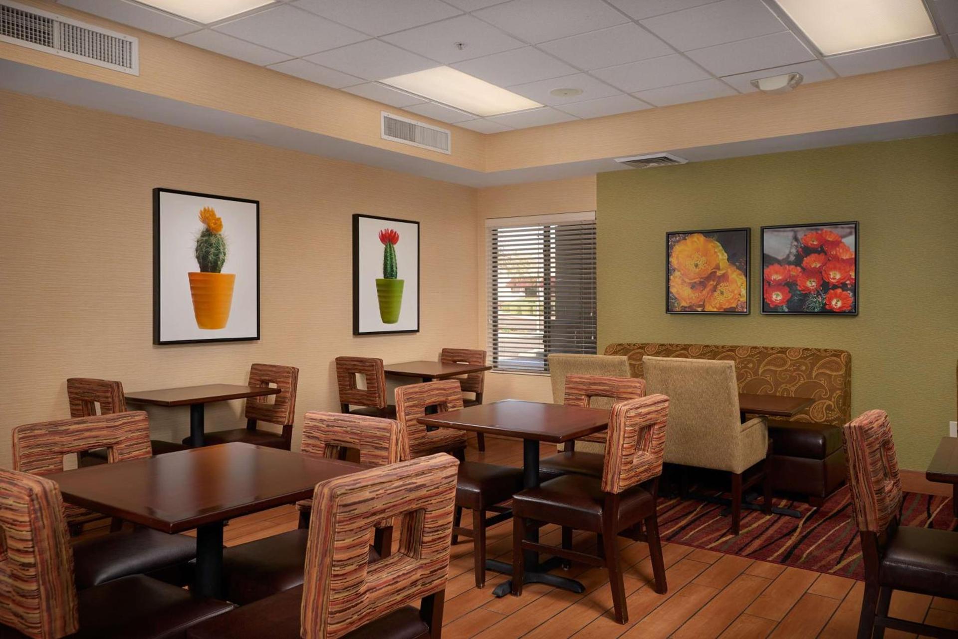 Hampton Inn Phoenix/Anthem photo 10