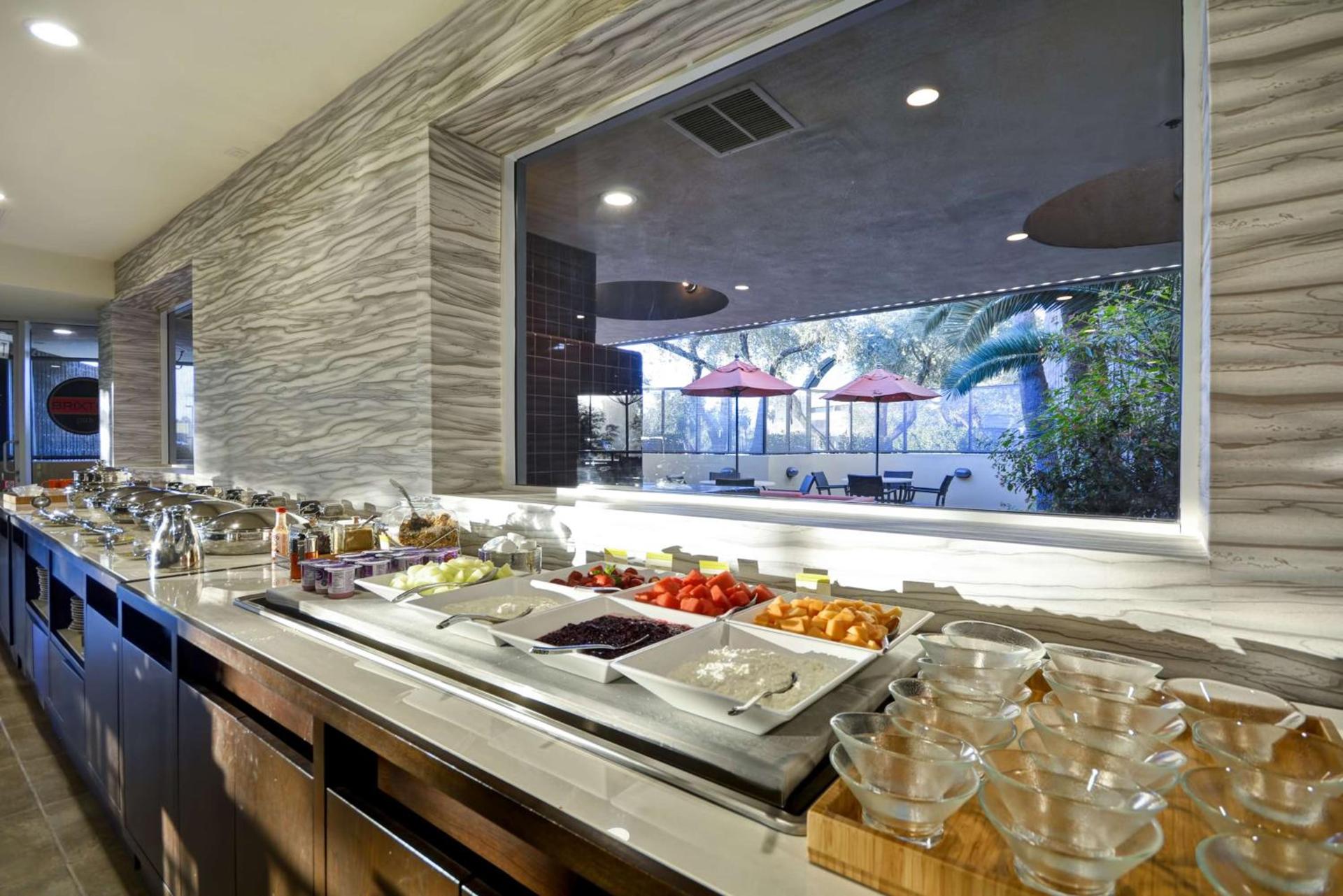 DoubleTree by Hilton Phoenix North photo 13