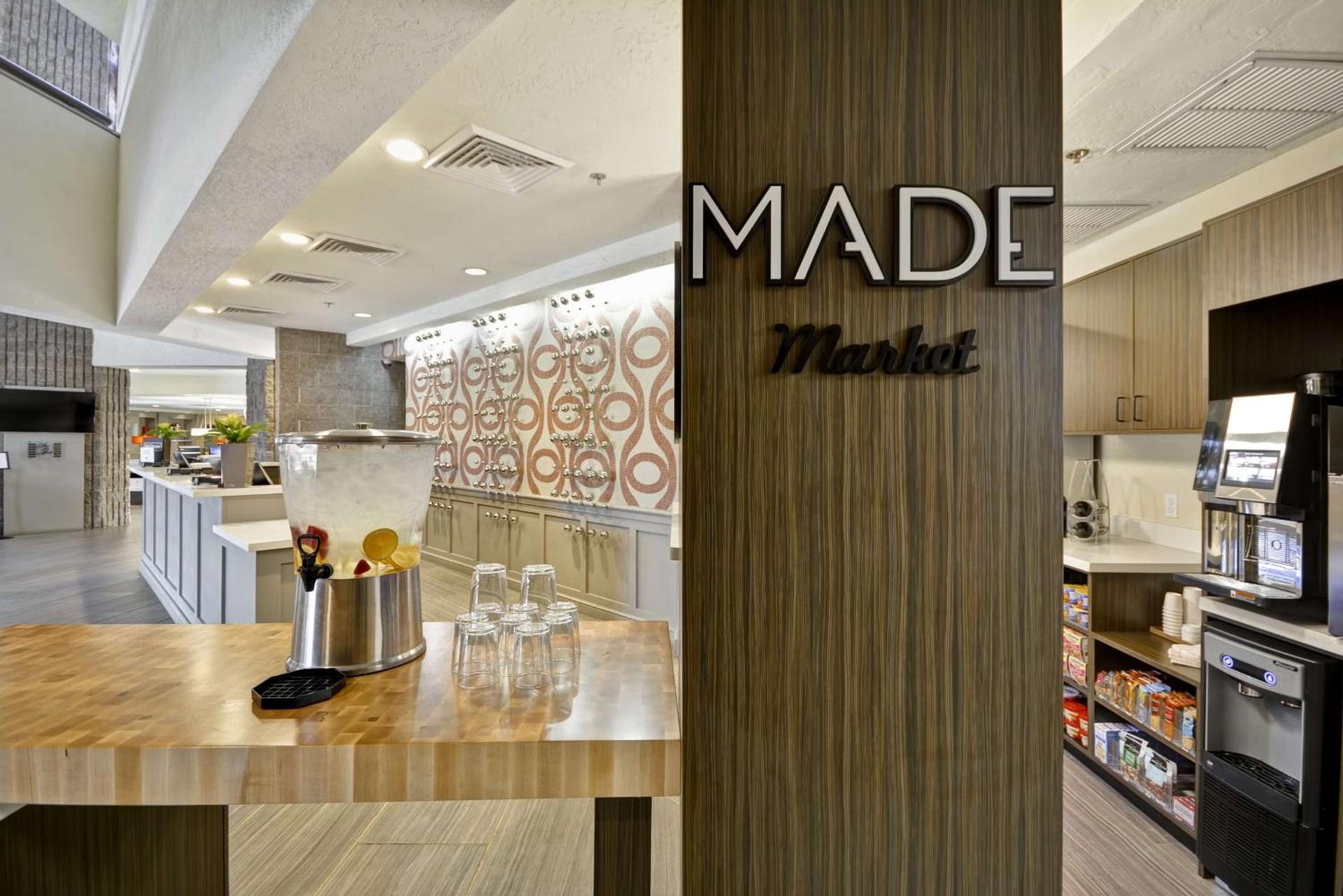 DoubleTree by Hilton Phoenix North photo 16