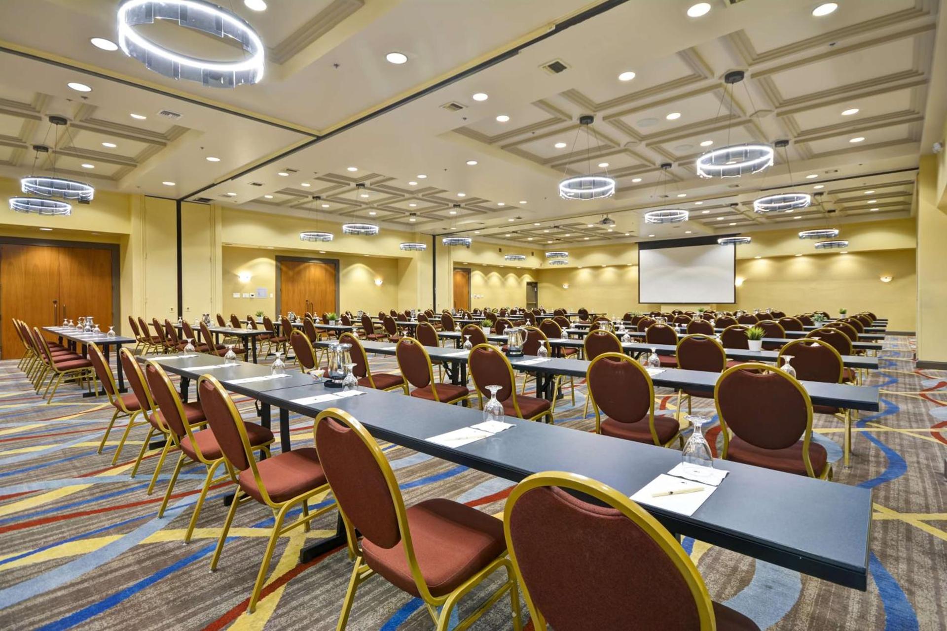 DoubleTree by Hilton Phoenix North photo 41