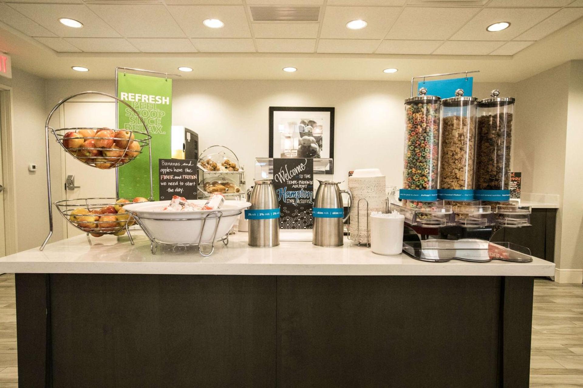 Hampton Inn & Suites Tempe/Phoenix Airport, Az photo 14