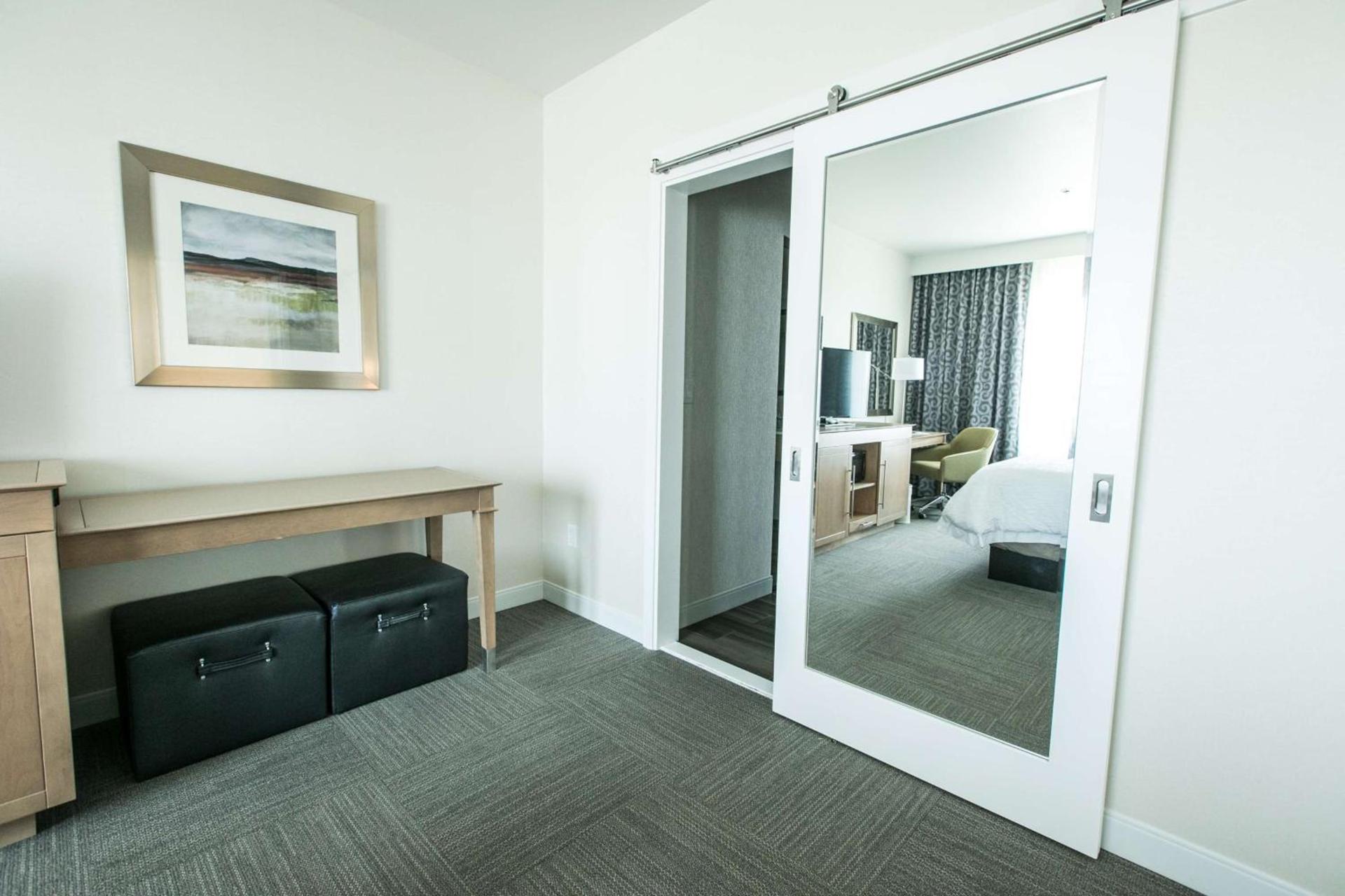 Hampton Inn & Suites Tempe/Phoenix Airport, Az photo 35