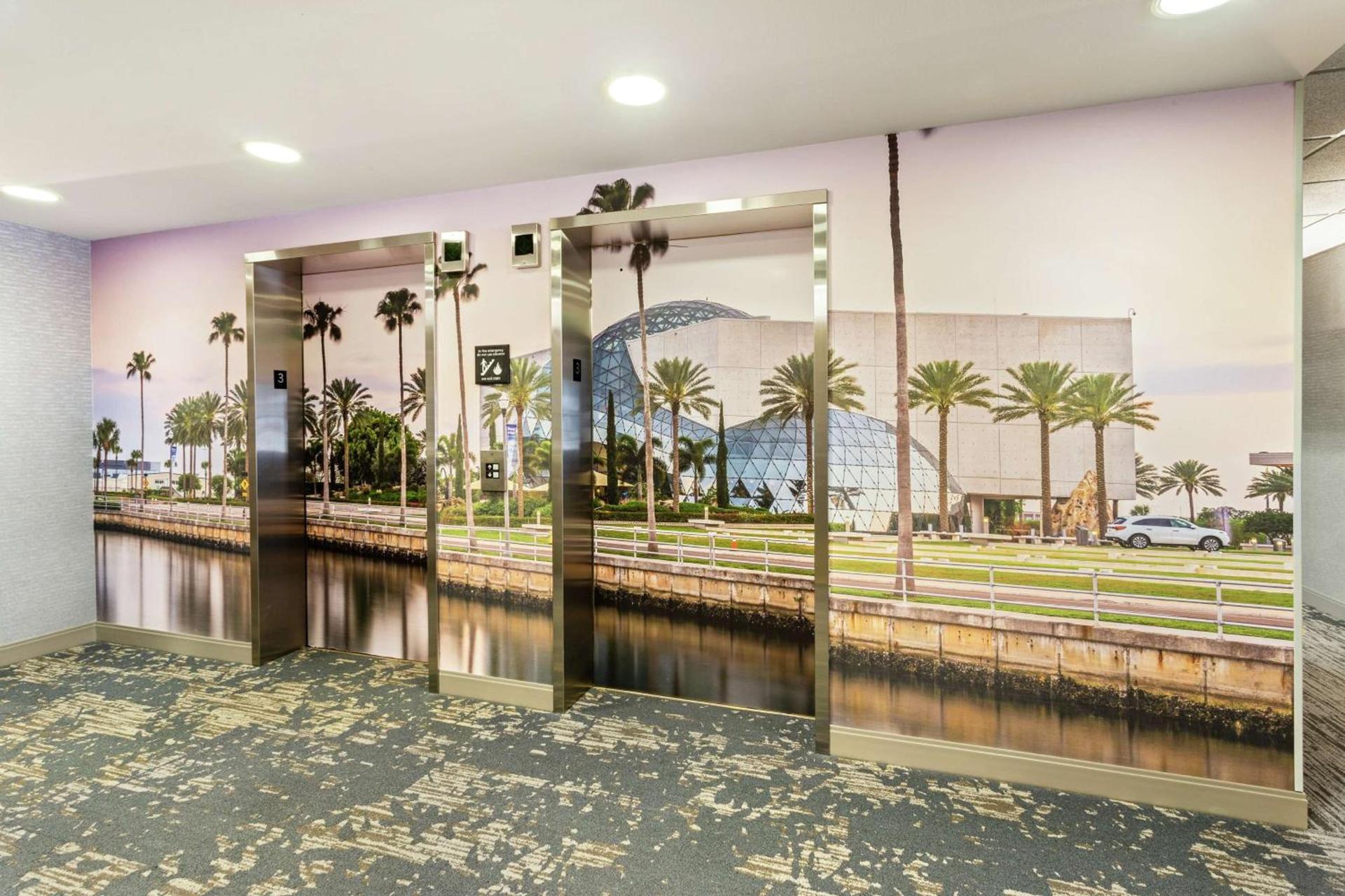 Hampton Inn & Suites St. Petersburg/Downtown photo 14