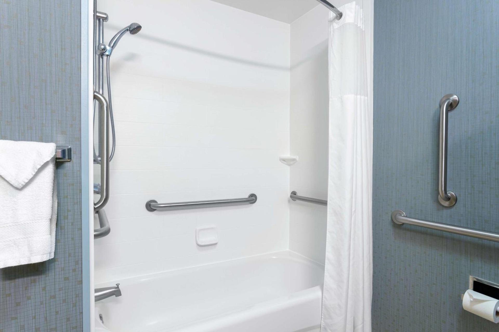 Hampton Inn & Suites St. Petersburg/Downtown photo 24