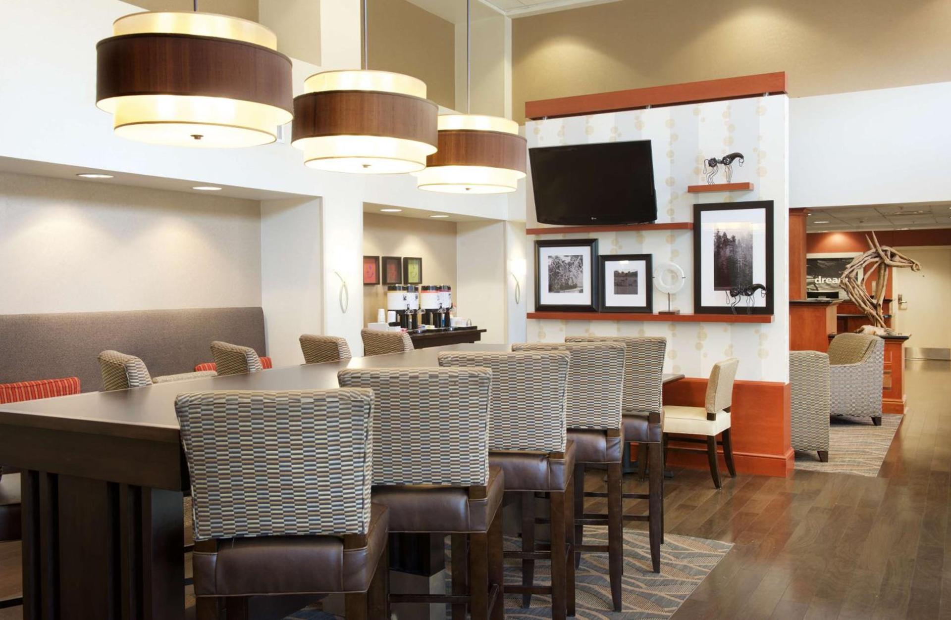 Hampton Inn & Suites Pittsburgh-Meadow Lands photo 27