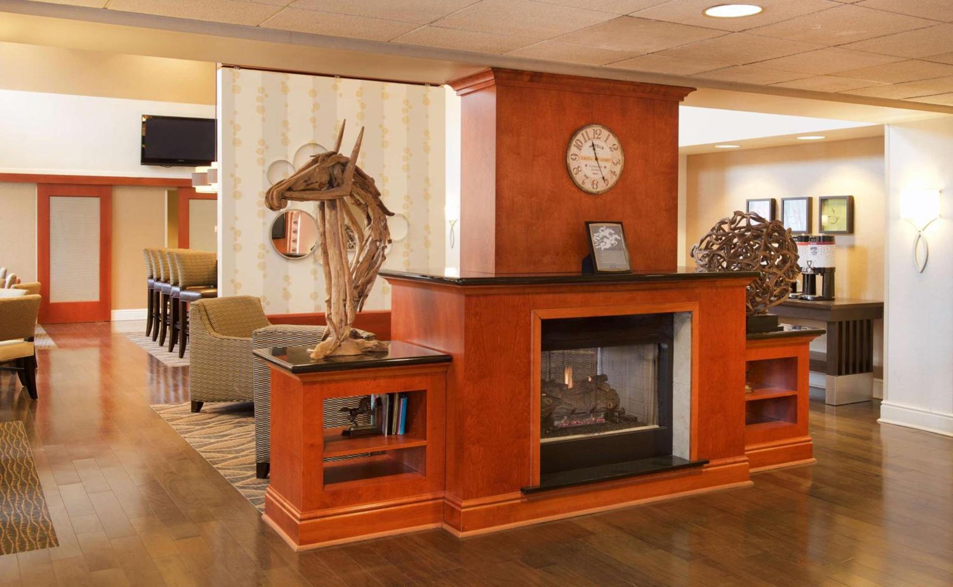 Hampton Inn & Suites Pittsburgh-Meadow Lands photo 5