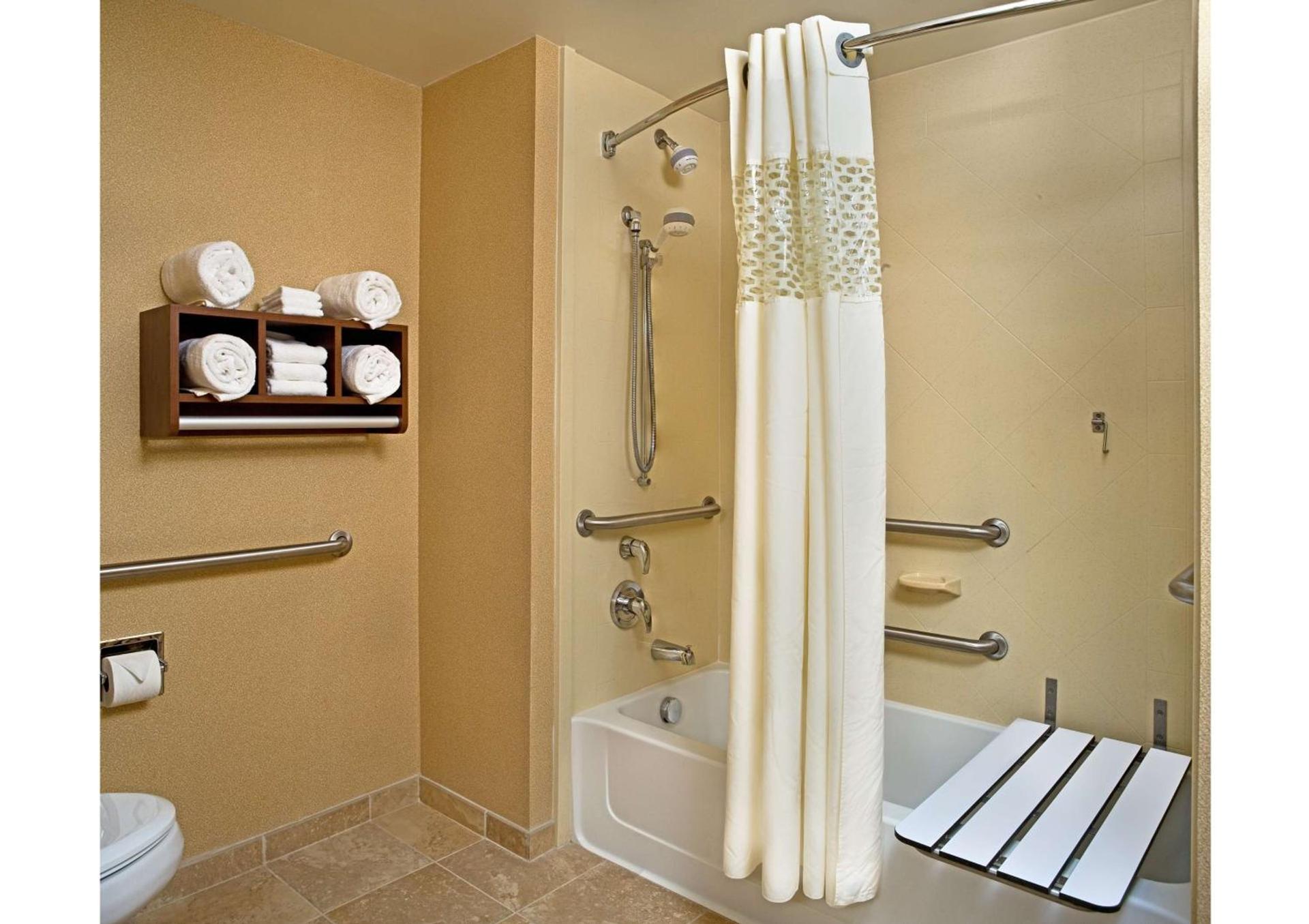 Hampton Inn & Suites Pittsburgh-Meadow Lands photo 14