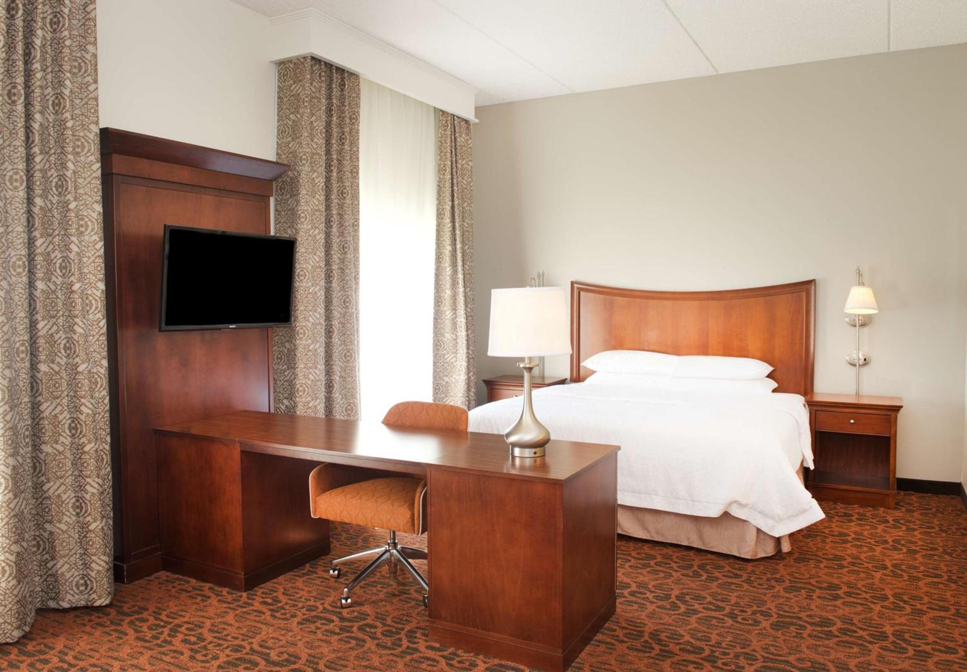 Hampton Inn & Suites Pittsburgh-Meadow Lands photo 17