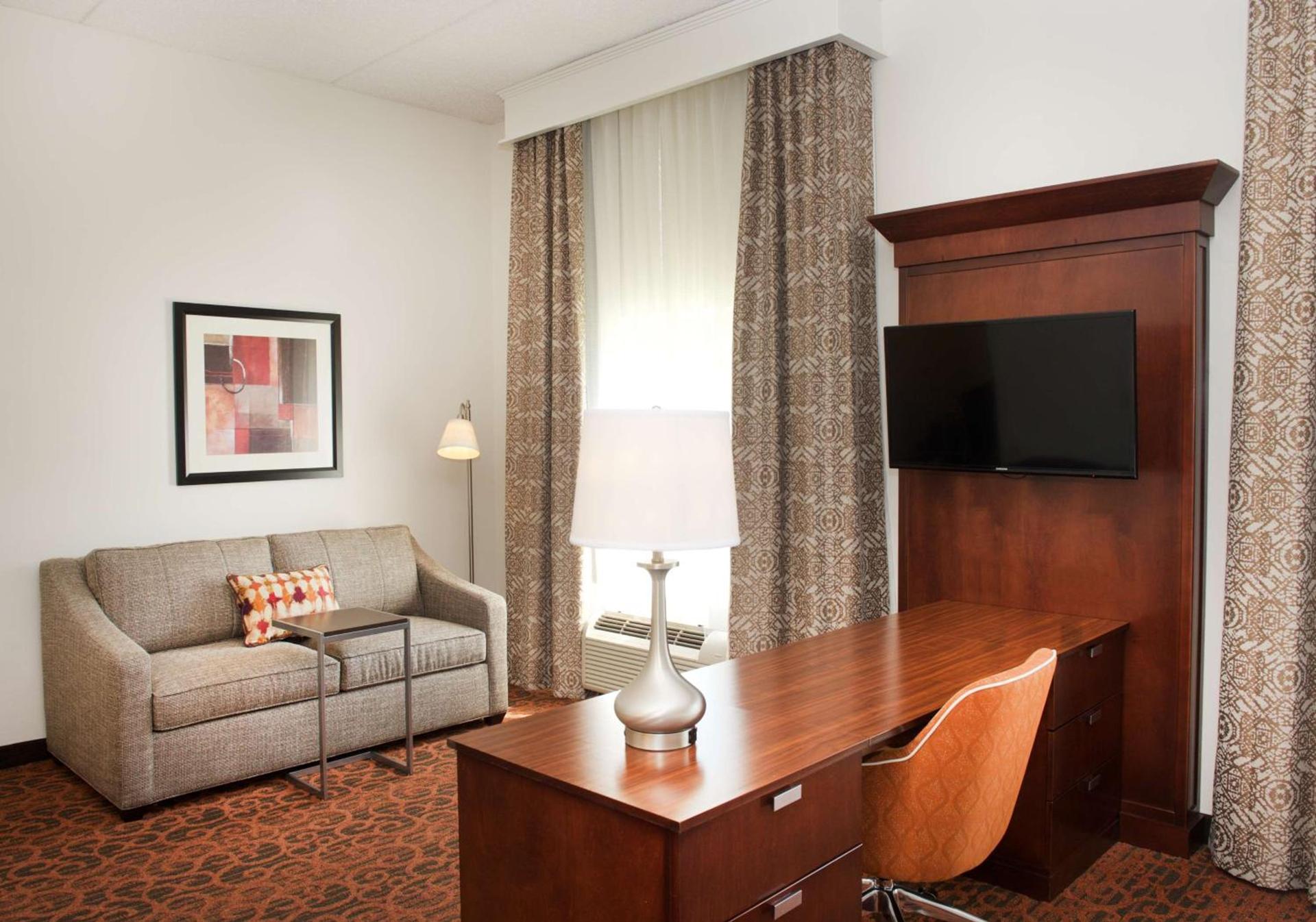 Hampton Inn & Suites Pittsburgh-Meadow Lands photo 19