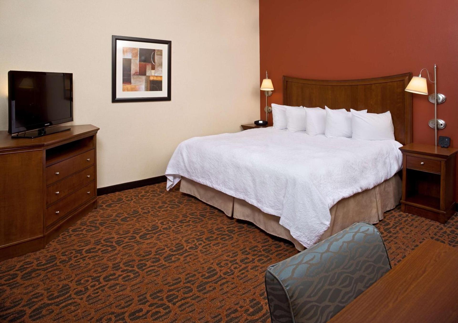 Hampton Inn & Suites Pittsburgh-Meadow Lands photo 20