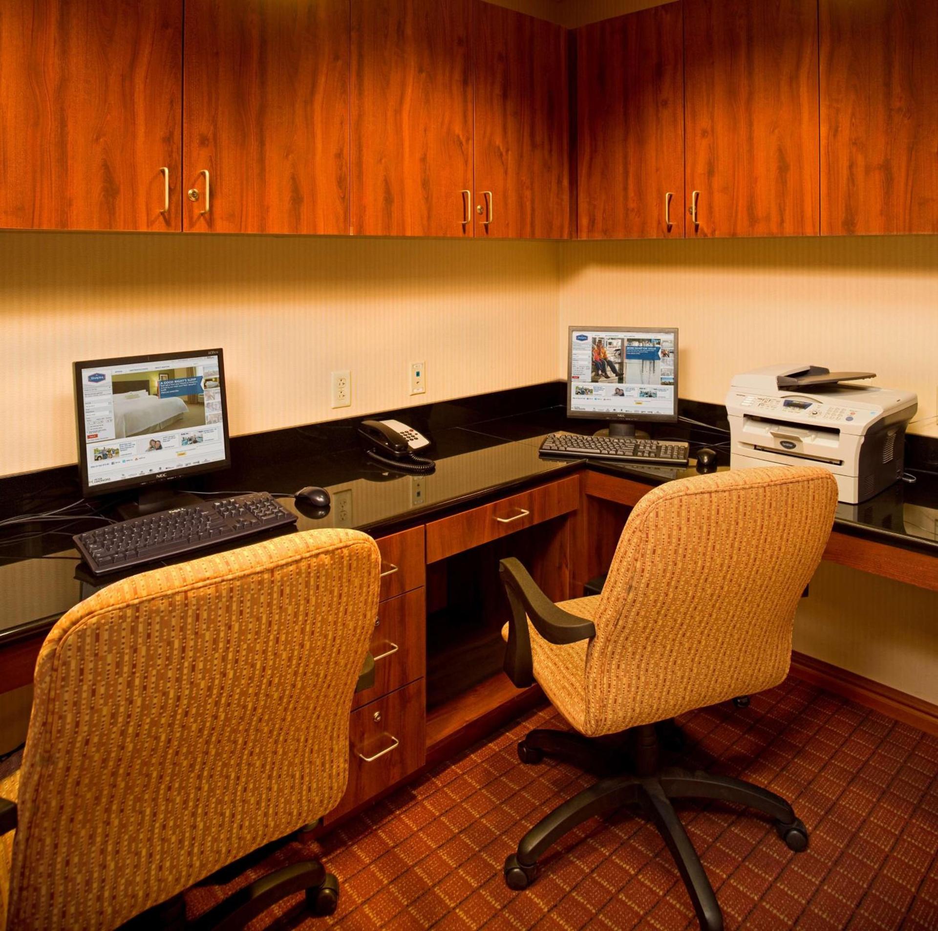 Hampton Inn & Suites Pittsburgh-Meadow Lands photo 26
