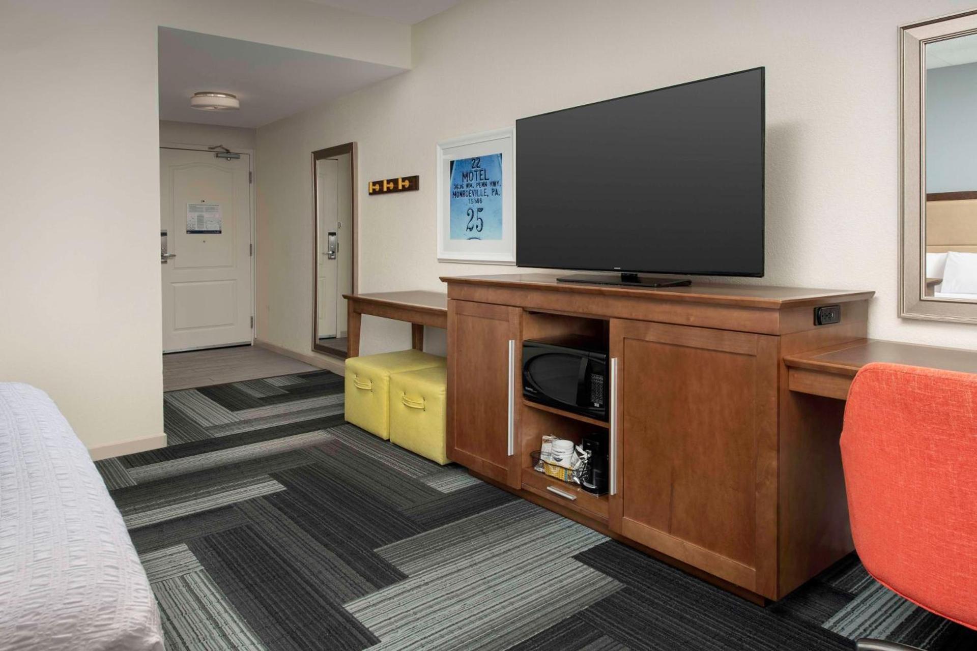 Hampton Inn Pittsburgh-Monroeville photo 16