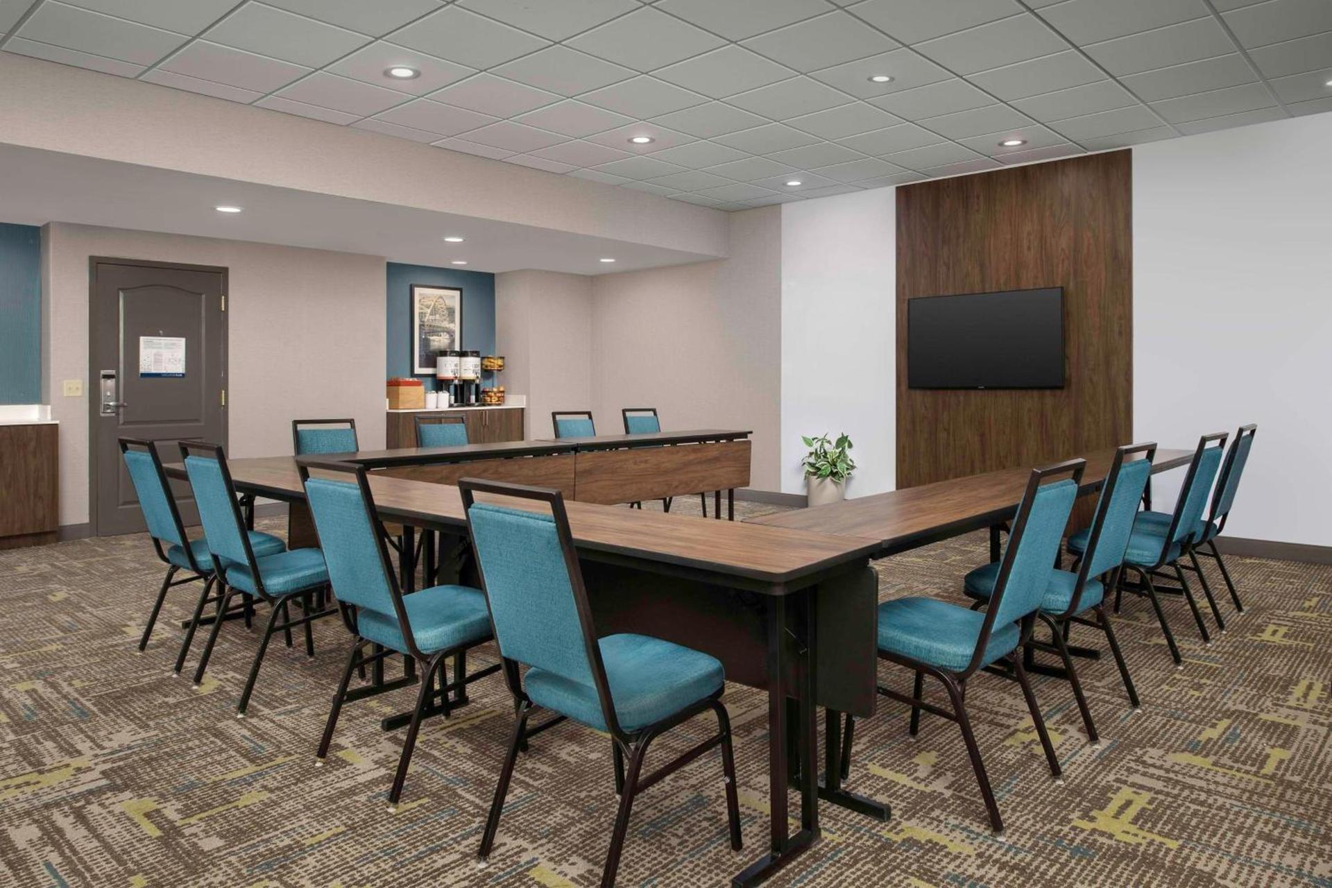 Hampton Inn Pittsburgh-Monroeville photo 21