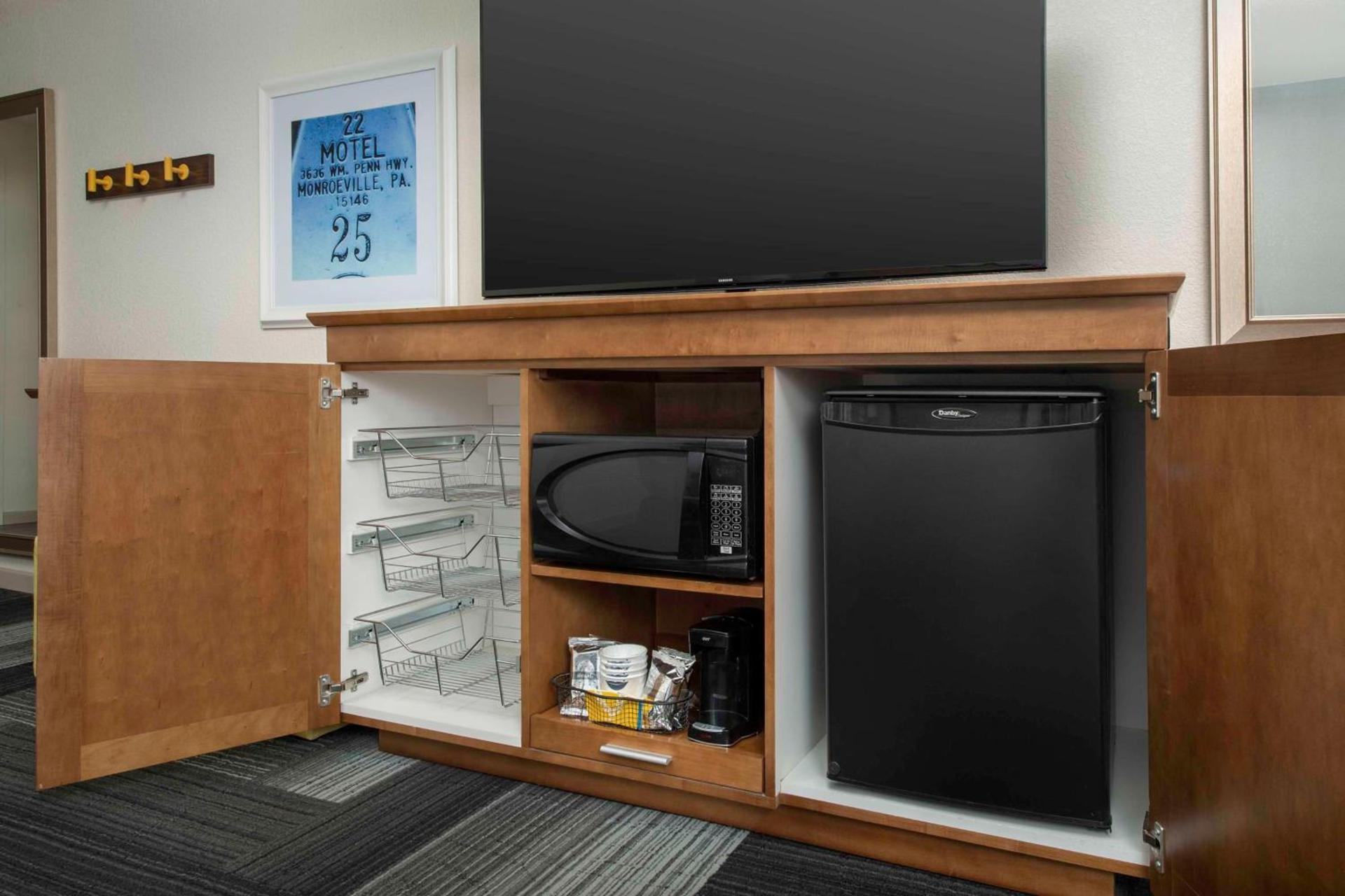 Hampton Inn Pittsburgh-Monroeville photo 24