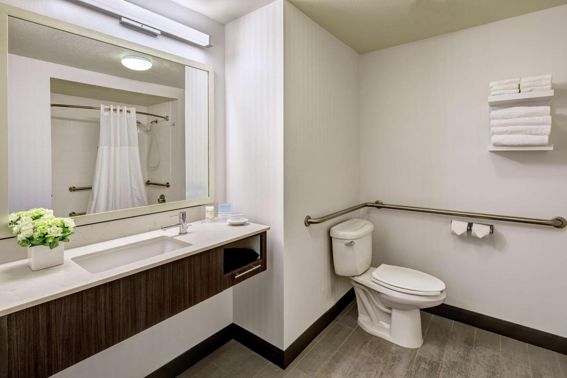 Hampton Inn & Suites Palm Desert photo 32