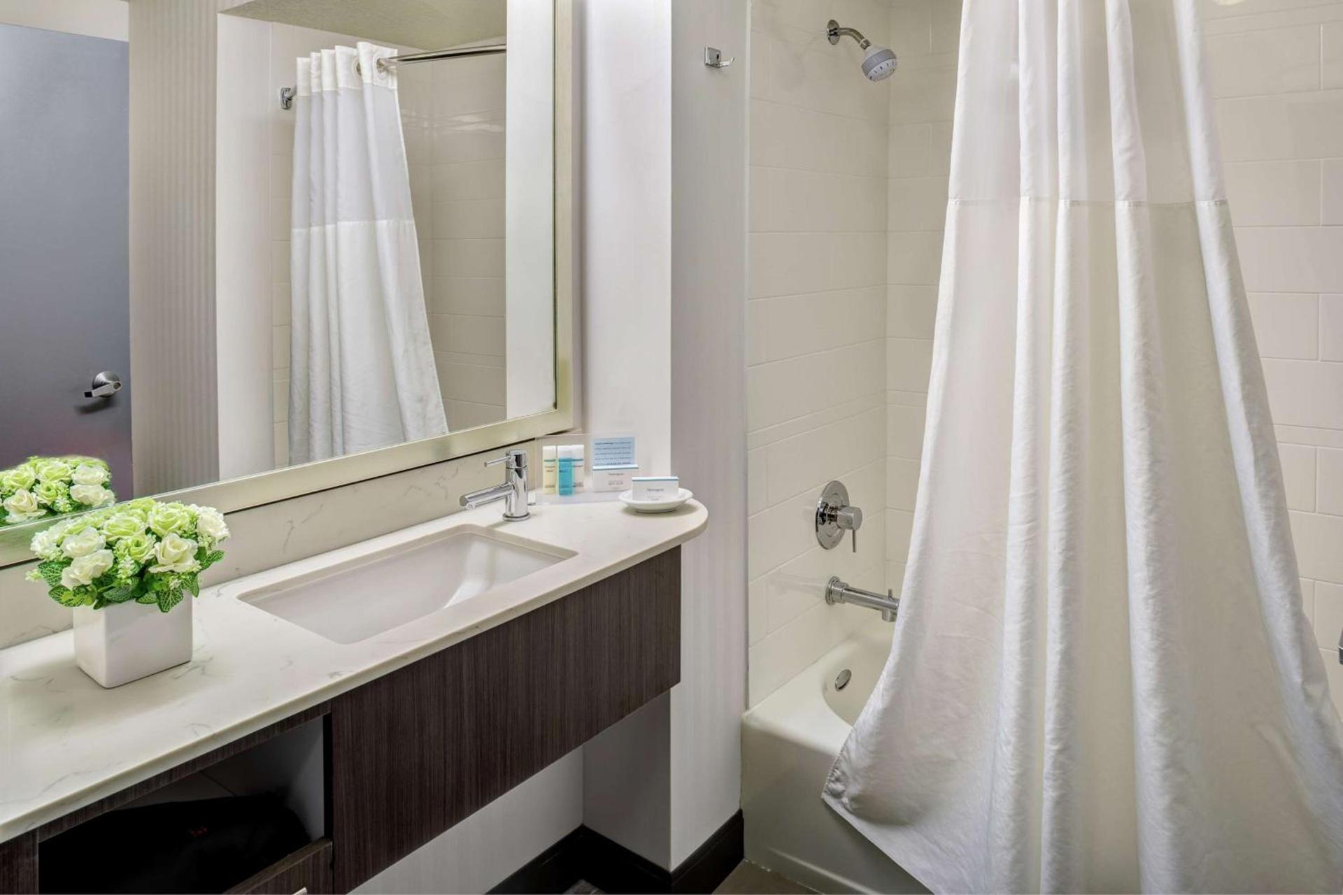 Hampton Inn & Suites Palm Desert photo 39