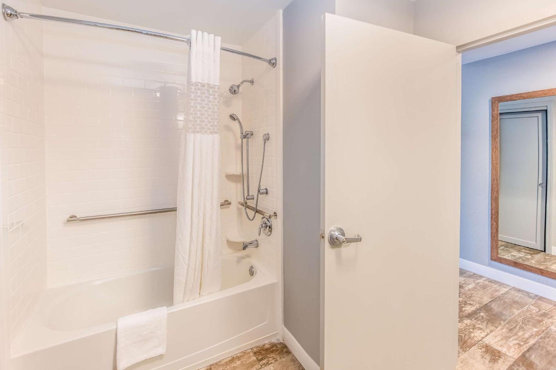 Hampton Inn Pensacola Beach photo 48