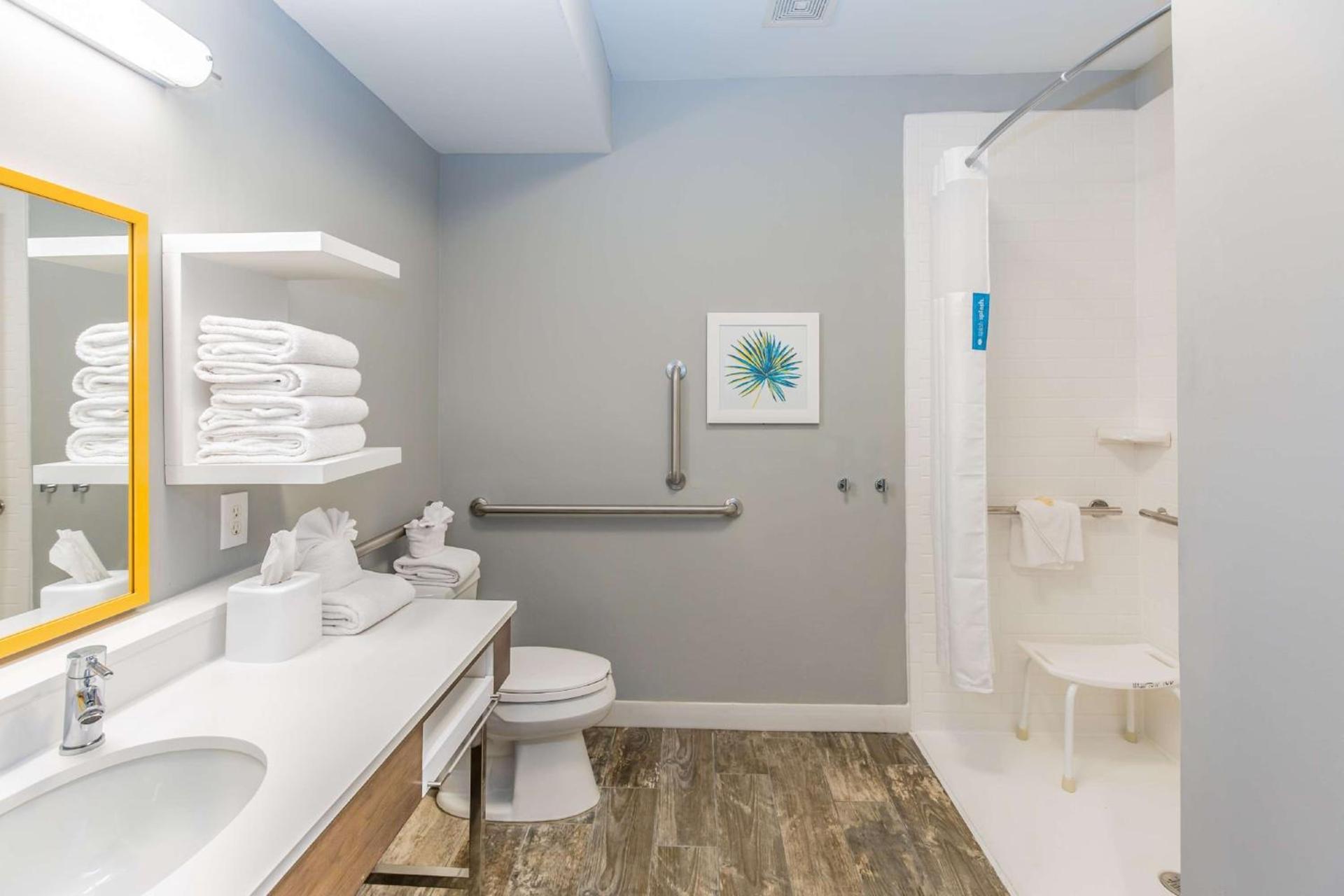 Hampton Inn Pensacola Beach photo 56