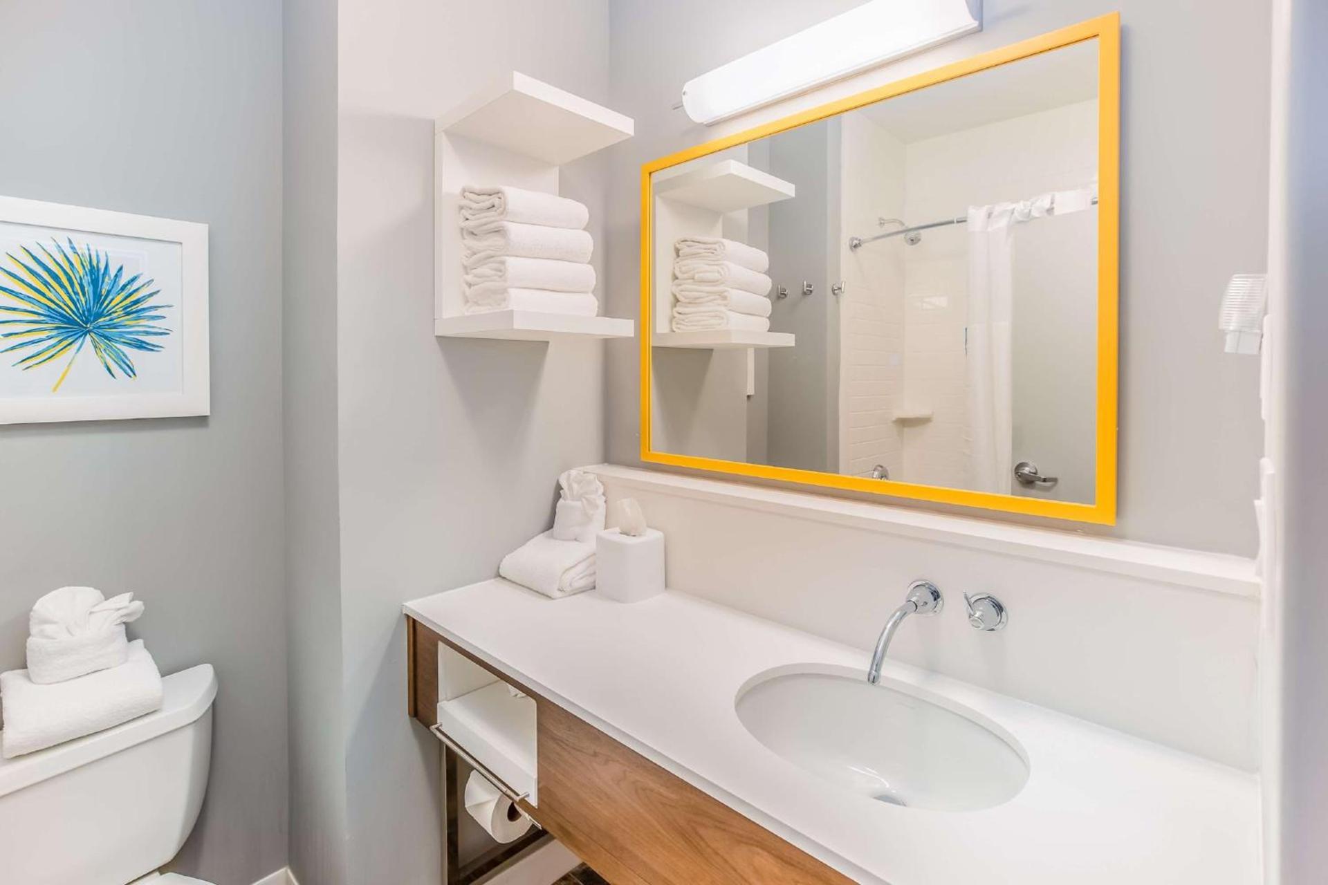 Hampton Inn Pensacola Beach photo 58
