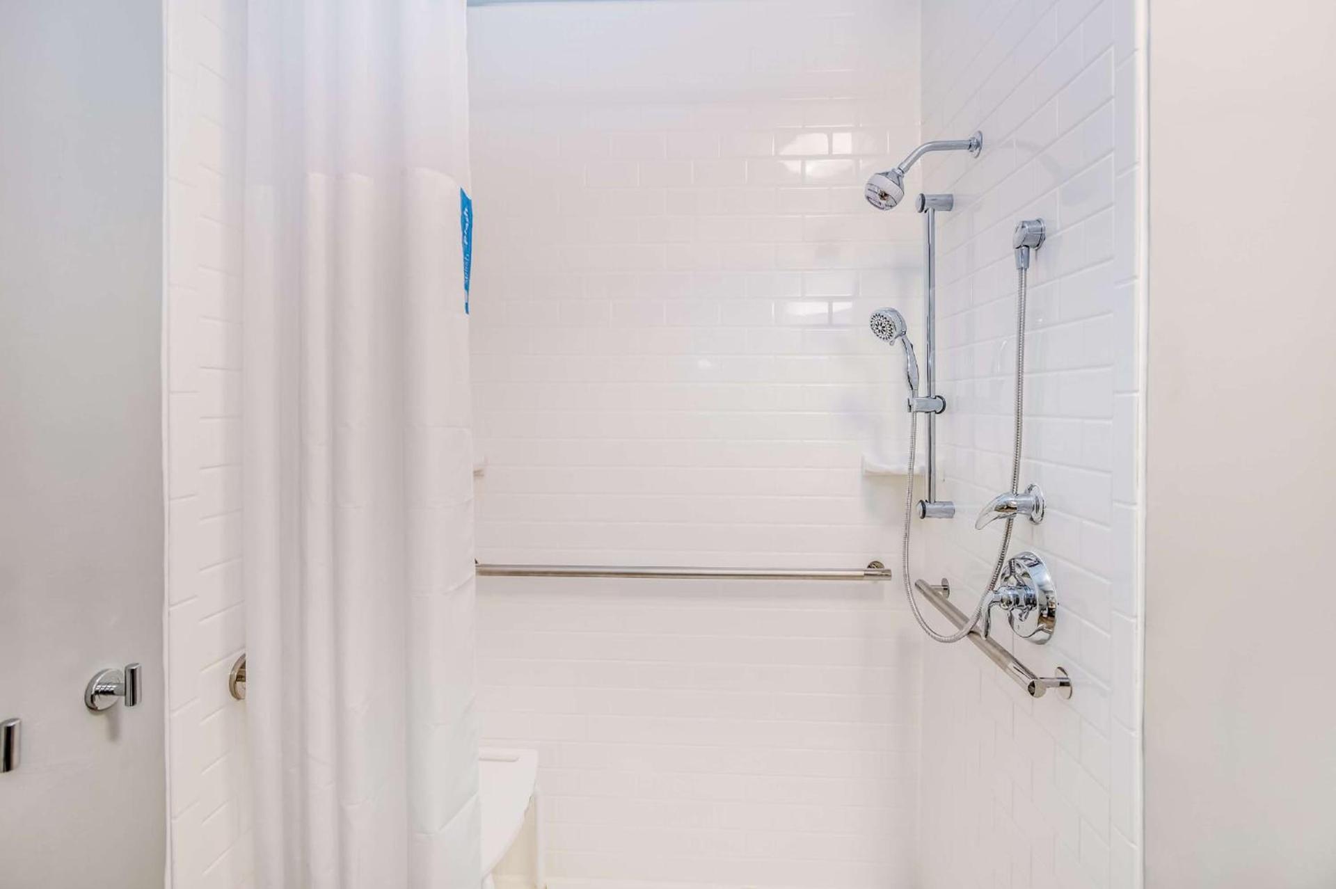 Hampton Inn Pensacola Beach photo 60