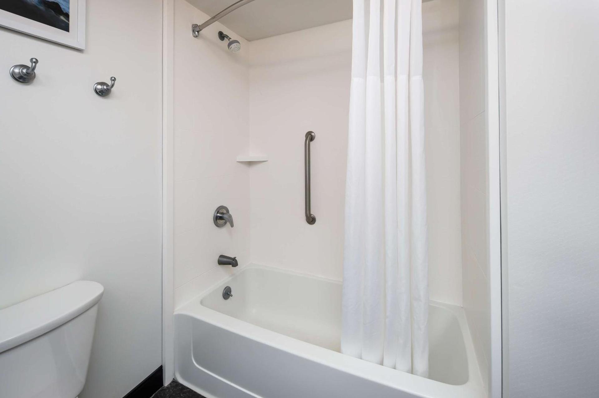 Hampton Inn & Suites Navarre photo 19