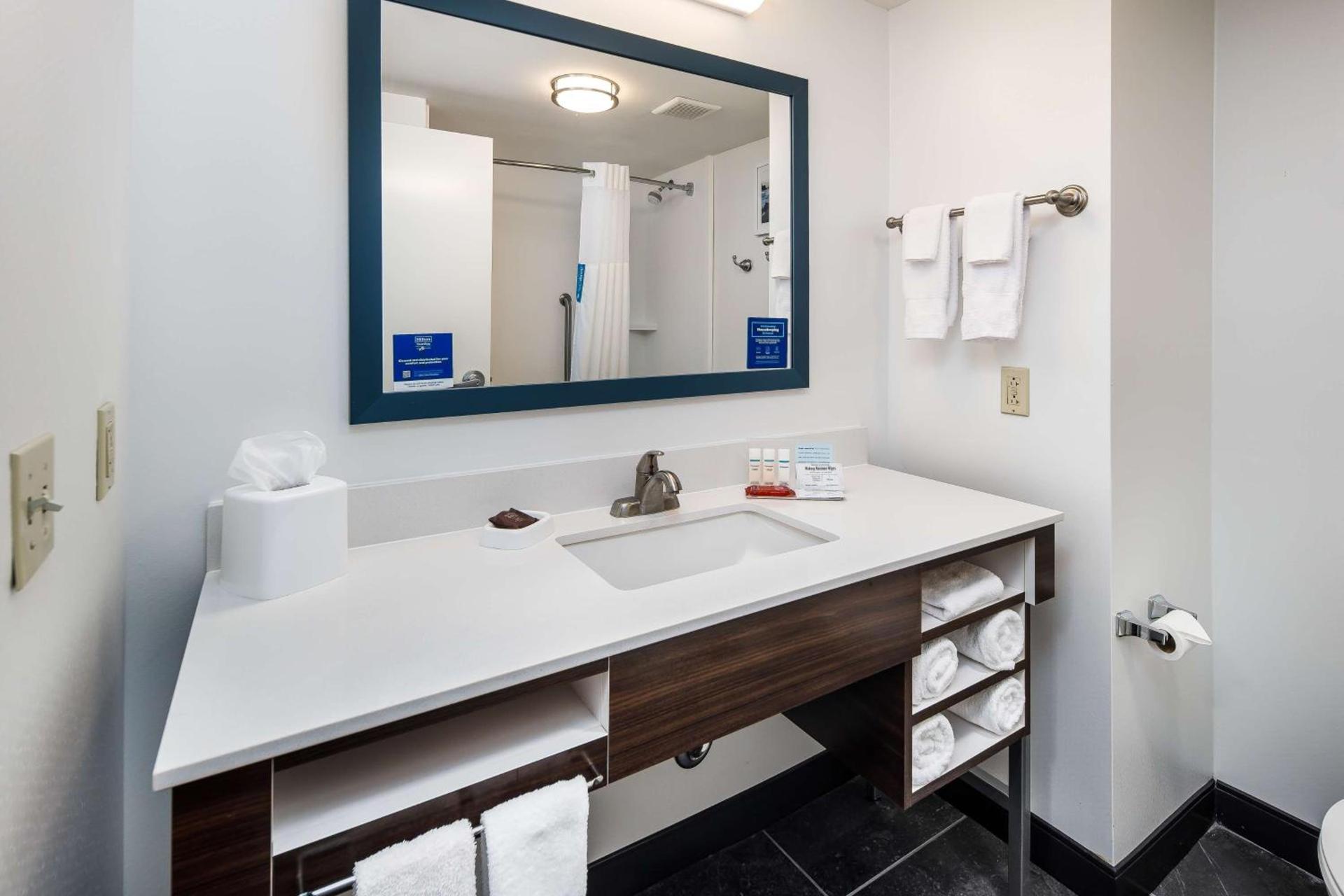Hampton Inn & Suites Navarre photo 20